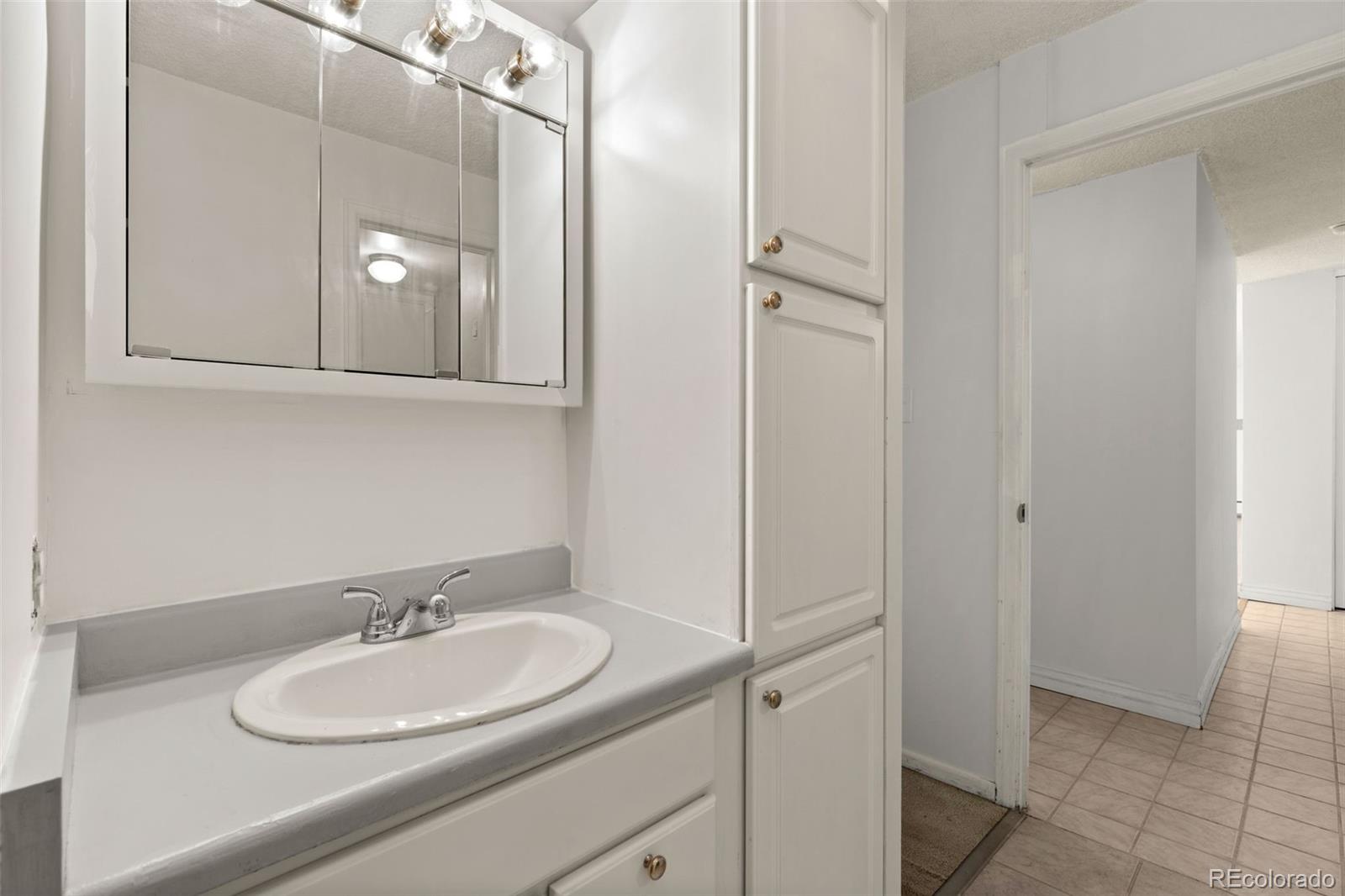 MLS Image #5 for 740 n pearl street,denver, Colorado