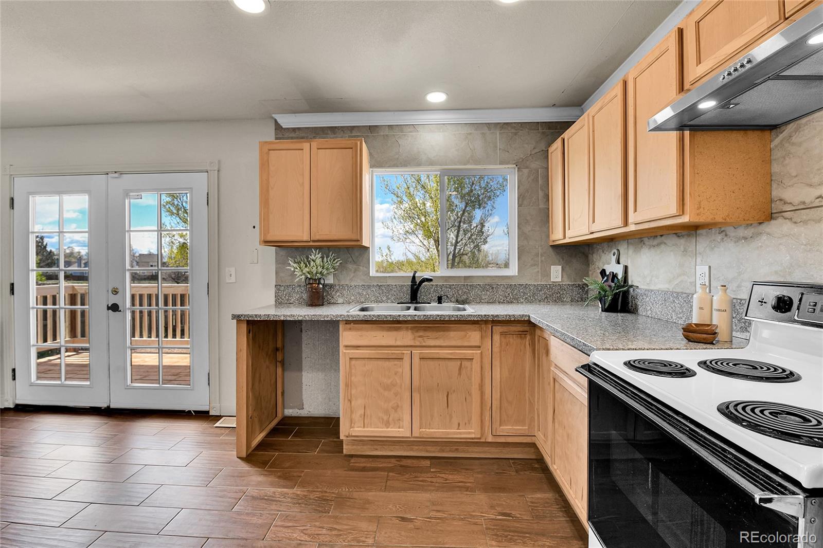 MLS Image #5 for 21455 e 44th avenue,denver, Colorado
