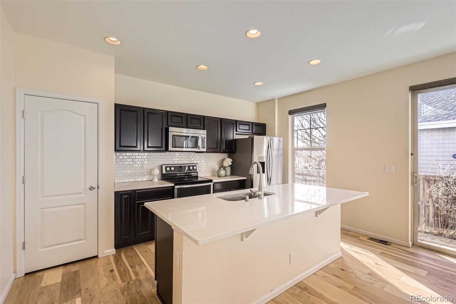 MLS Image #11 for 8562 e 49th place,denver, Colorado