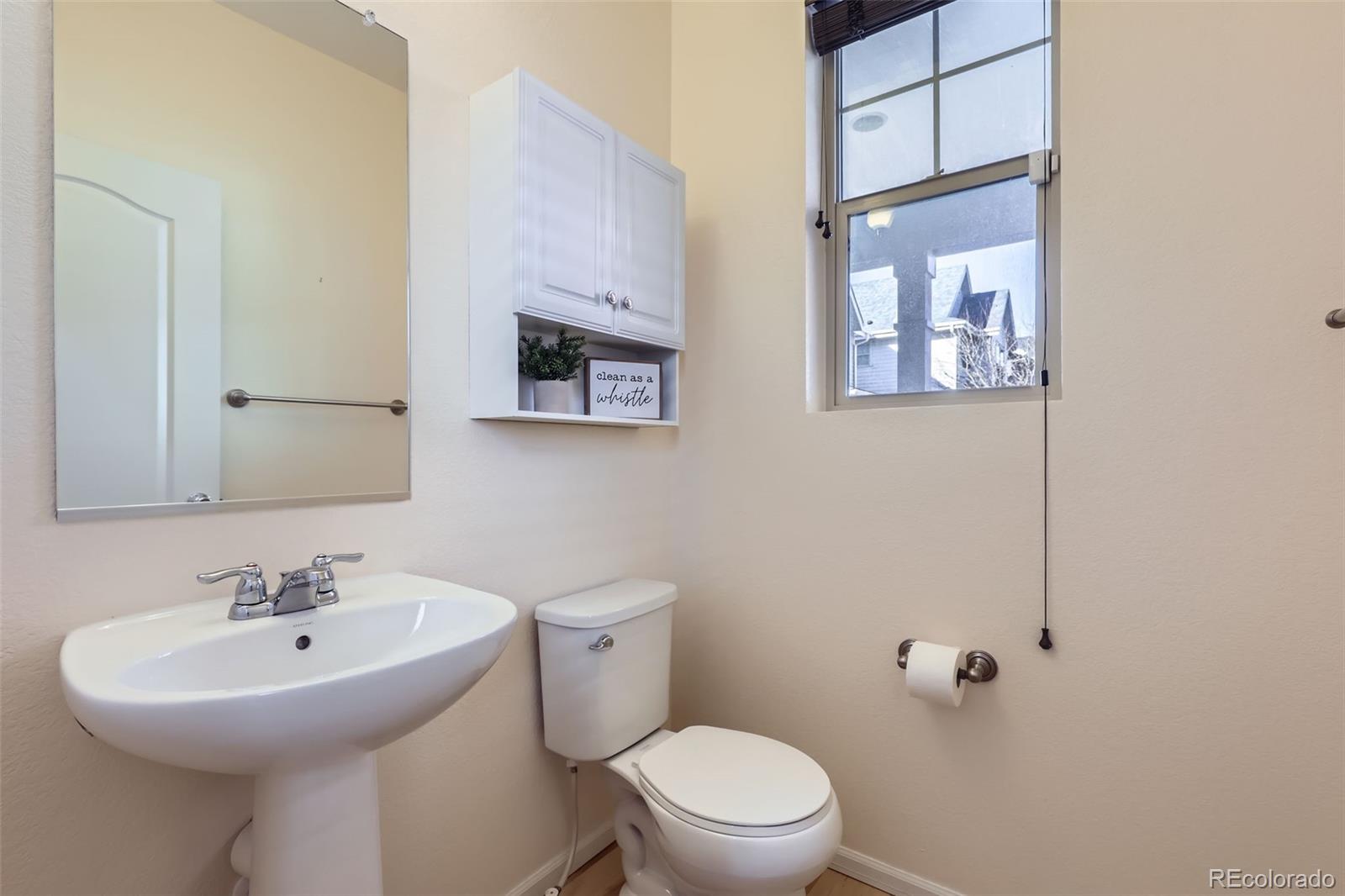 MLS Image #12 for 8562 e 49th place,denver, Colorado