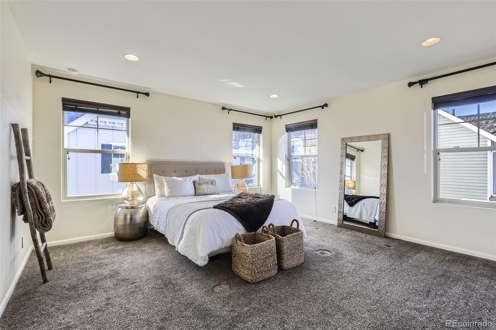 MLS Image #14 for 8562 e 49th place,denver, Colorado