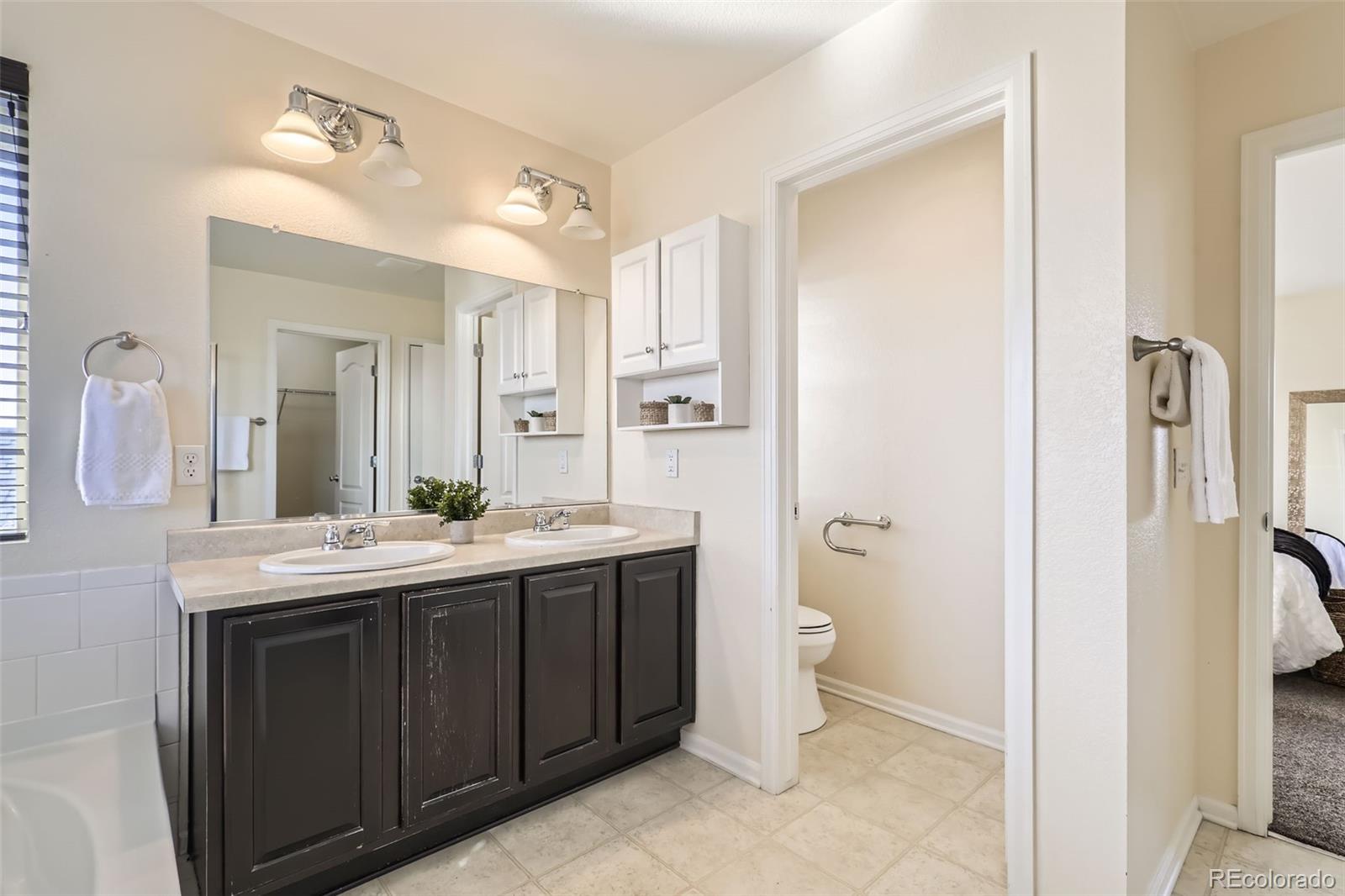 MLS Image #16 for 8562 e 49th place,denver, Colorado