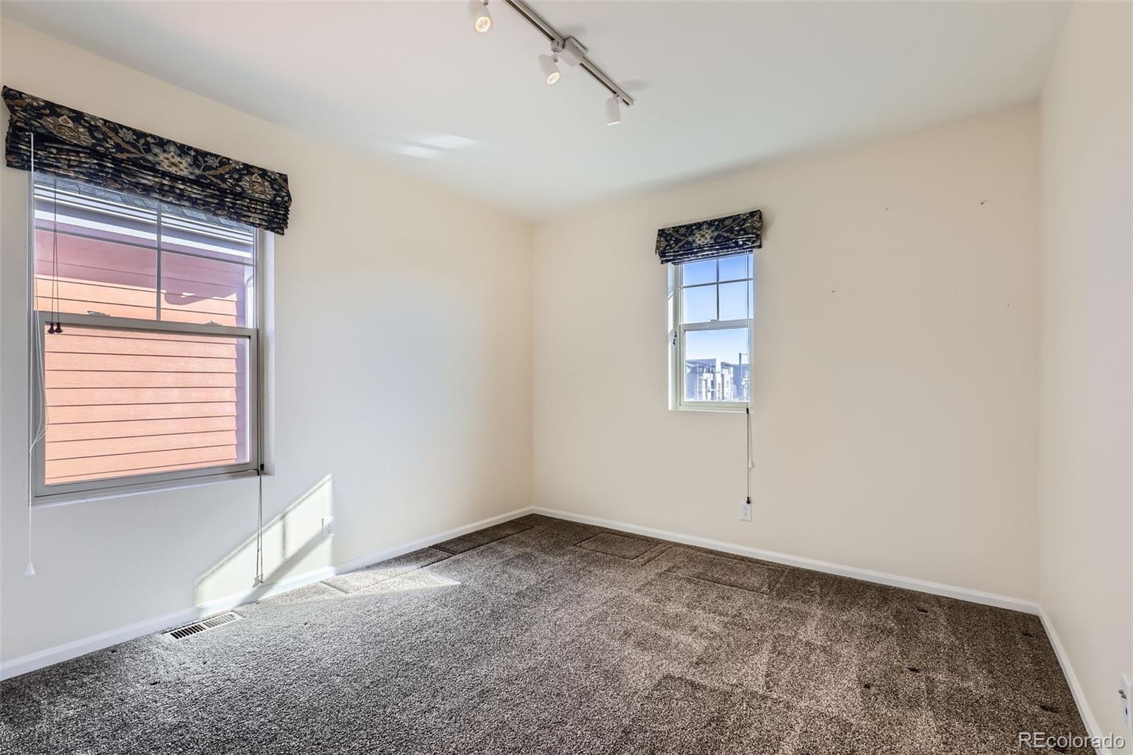 MLS Image #18 for 8562 e 49th place,denver, Colorado