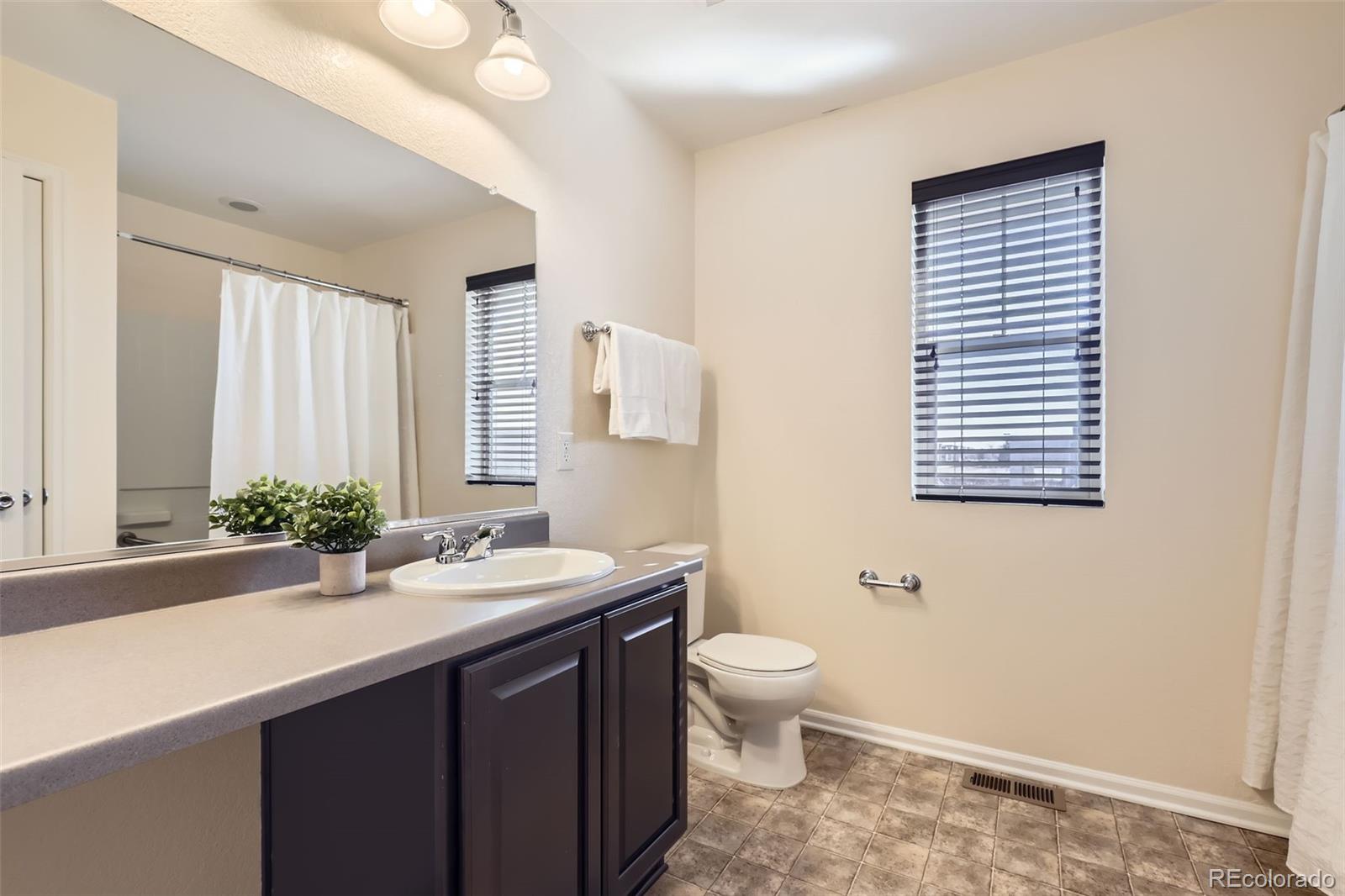 MLS Image #20 for 8562 e 49th place,denver, Colorado
