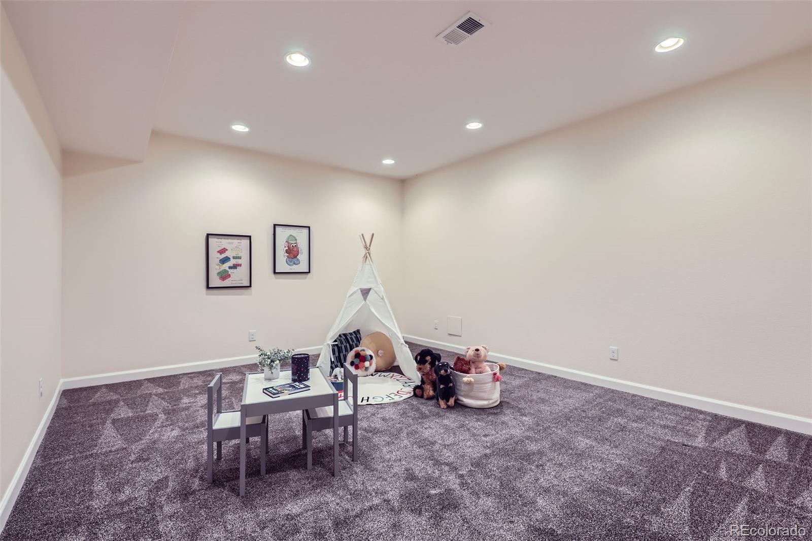 MLS Image #22 for 8562 e 49th place,denver, Colorado