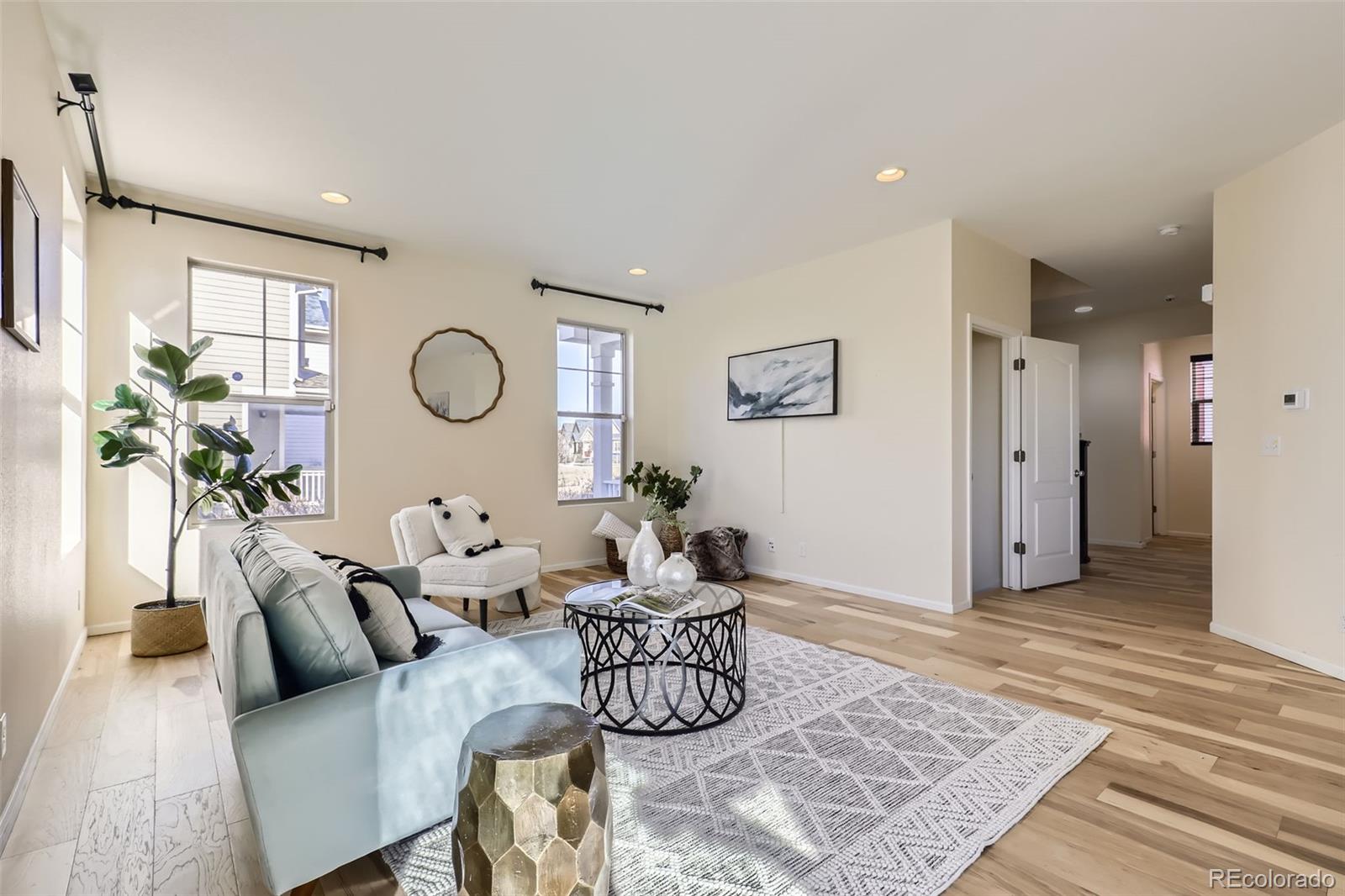 MLS Image #3 for 8562 e 49th place,denver, Colorado