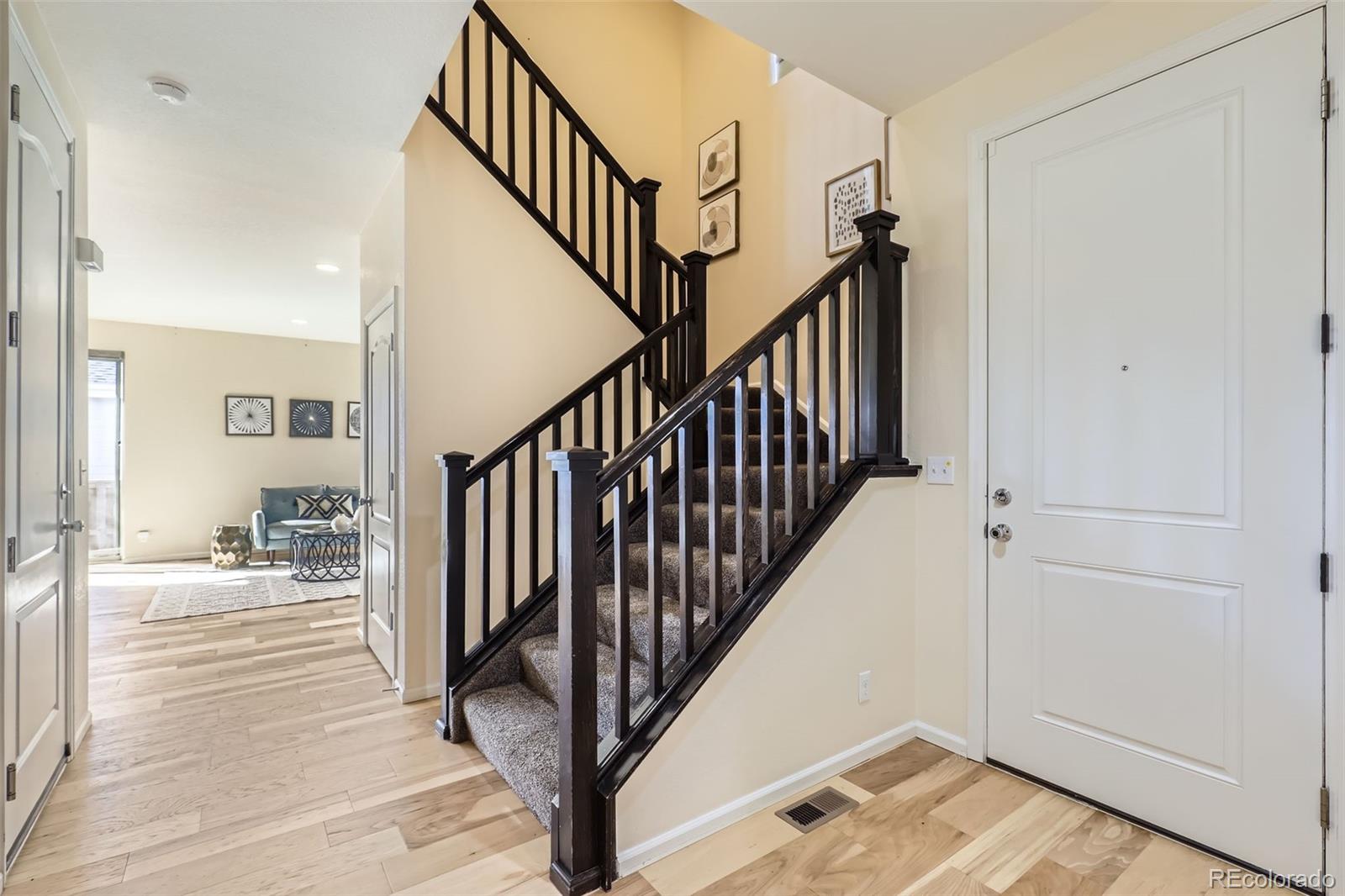 MLS Image #8 for 8562 e 49th place,denver, Colorado