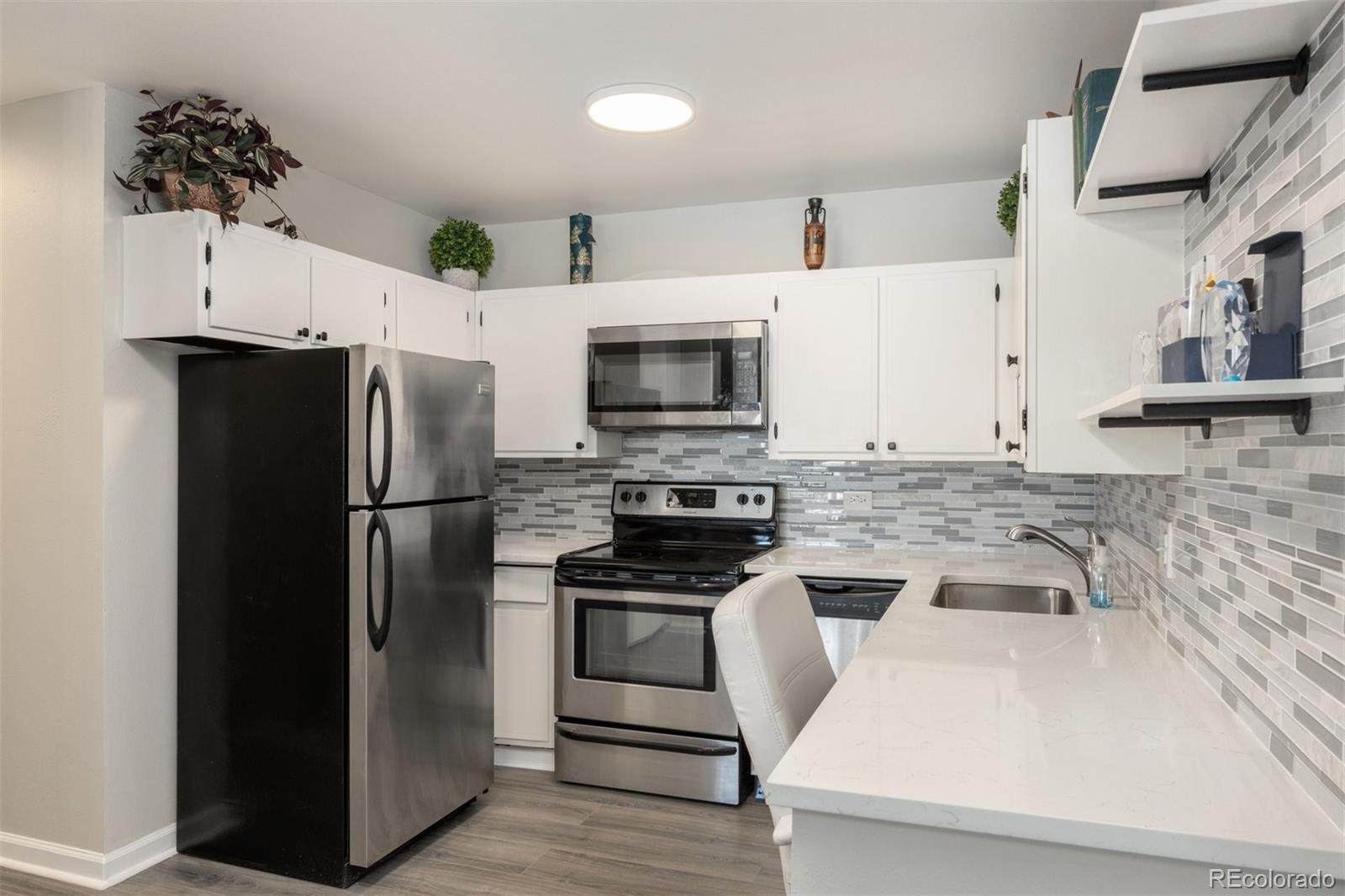 MLS Image #4 for 650 s clinton street,denver, Colorado