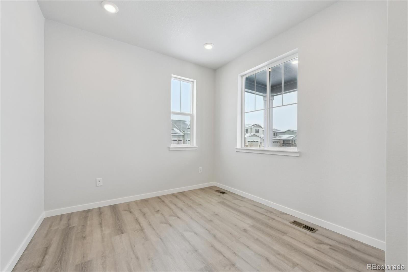MLS Image #3 for 25022 e 34th place,aurora, Colorado