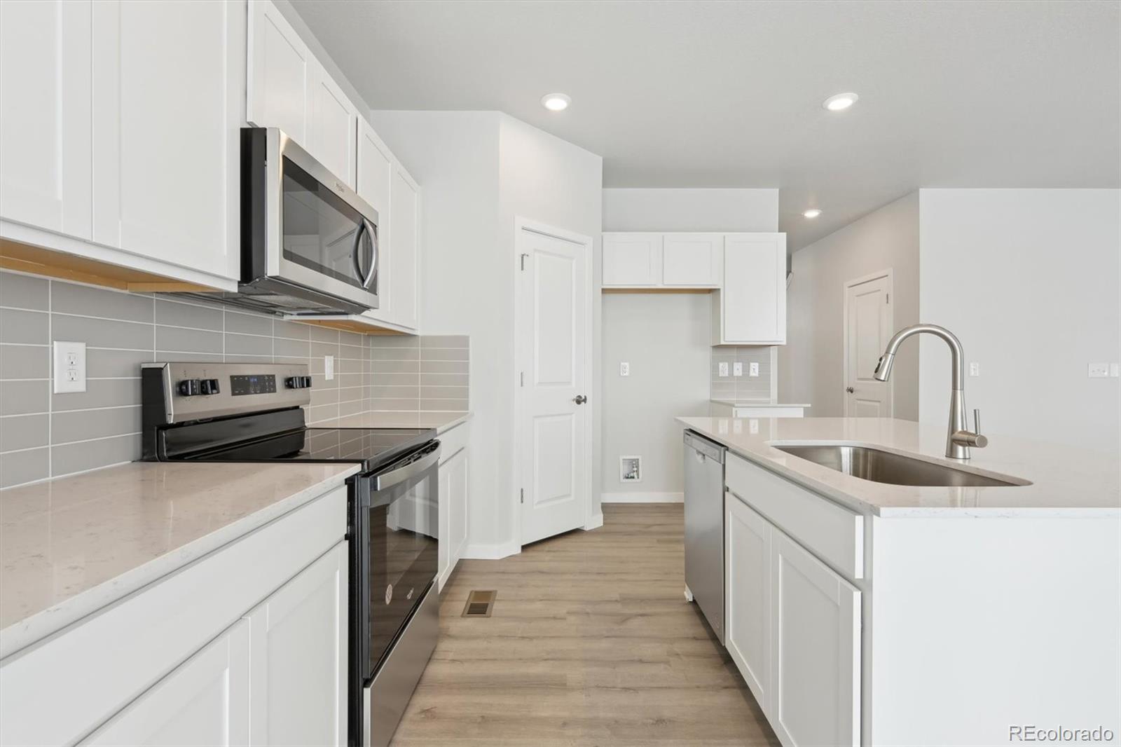 MLS Image #8 for 25022 e 34th place,aurora, Colorado