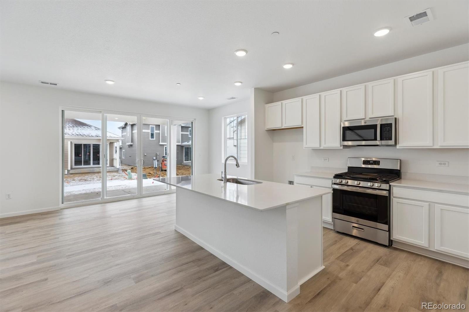 MLS Image #3 for 9683  ceylon street,commerce city, Colorado