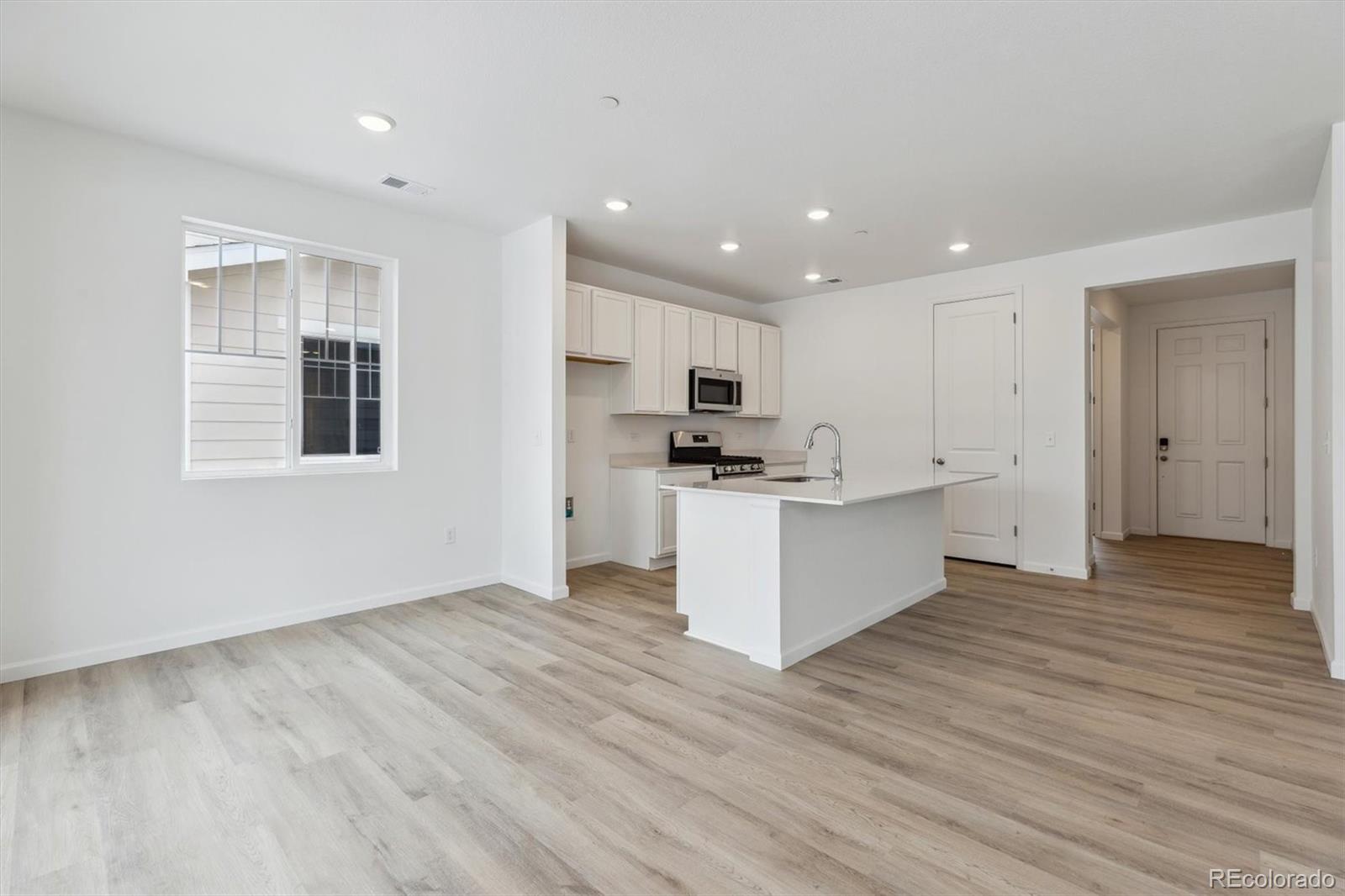 MLS Image #4 for 9683  ceylon street,commerce city, Colorado