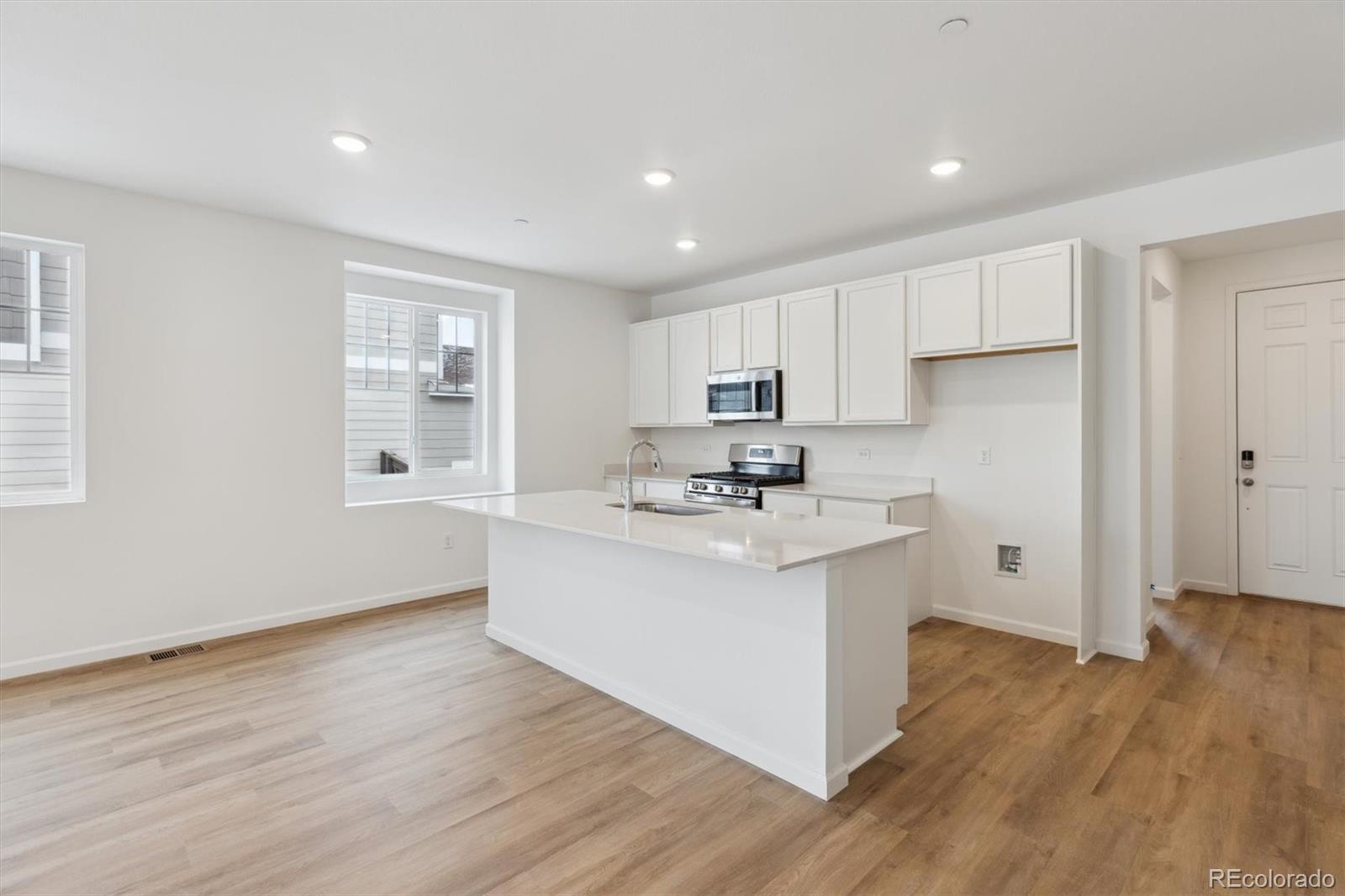 MLS Image #4 for 9693  ceylon street,commerce city, Colorado