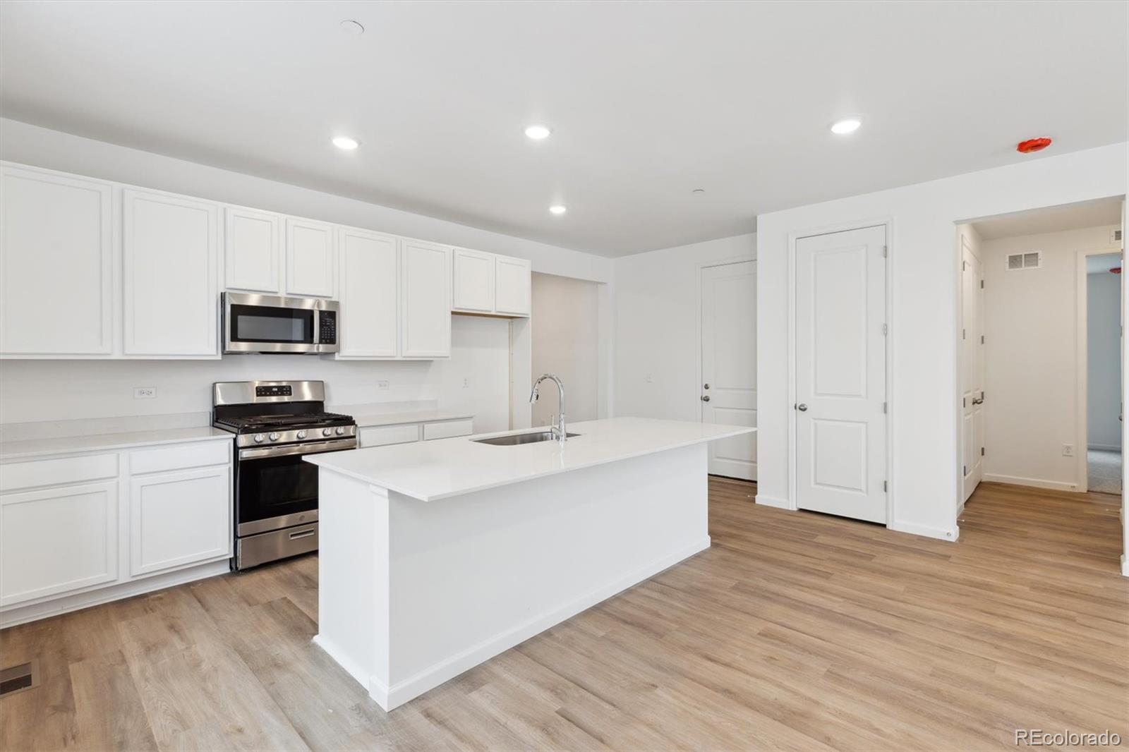 MLS Image #5 for 9693  ceylon street,commerce city, Colorado