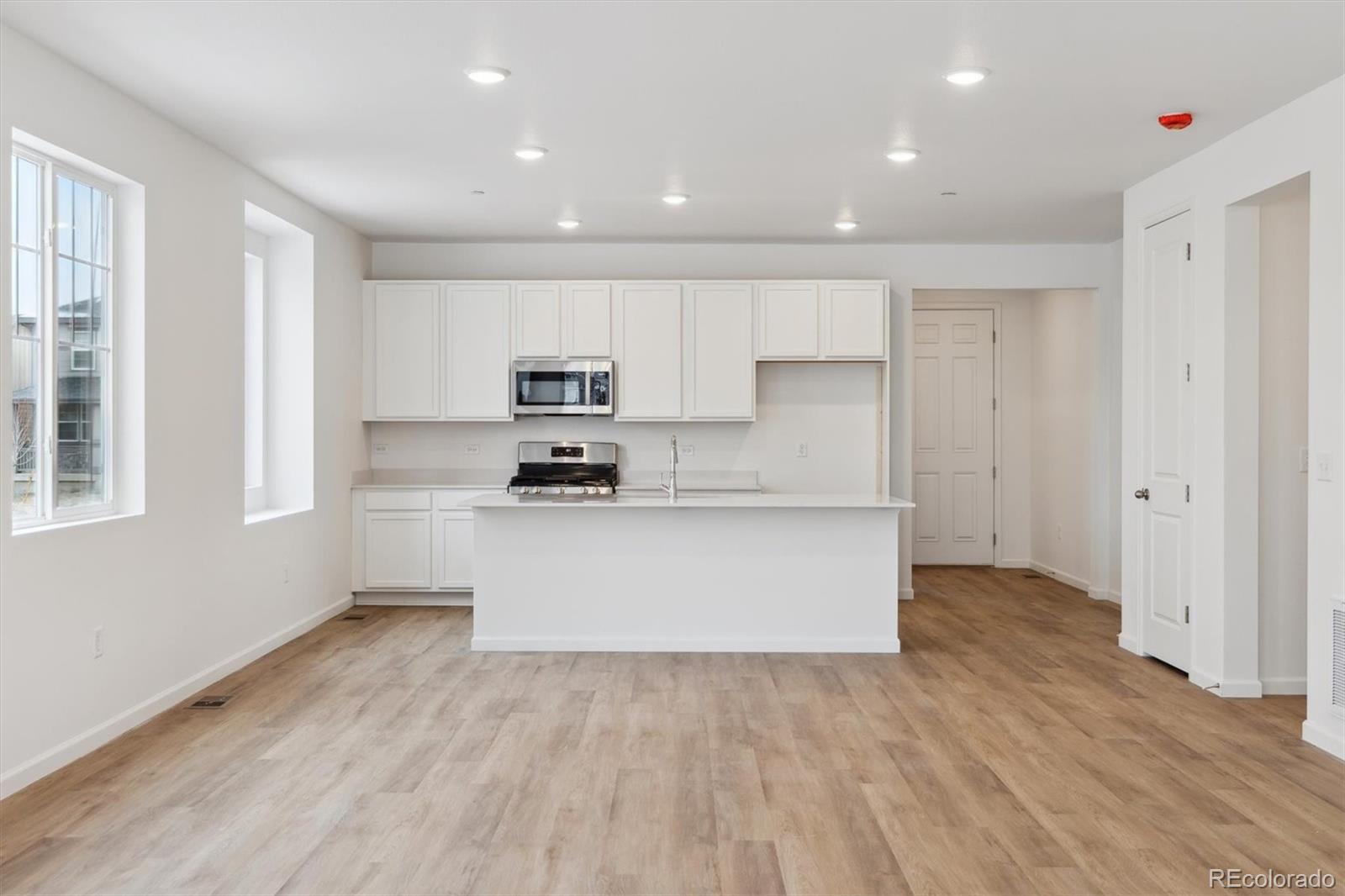 MLS Image #6 for 9693  ceylon street,commerce city, Colorado