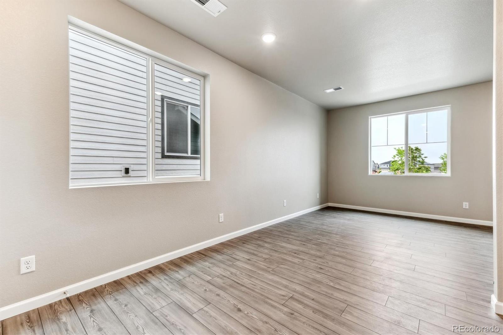 MLS Image #3 for 287  shoveler way,johnstown, Colorado