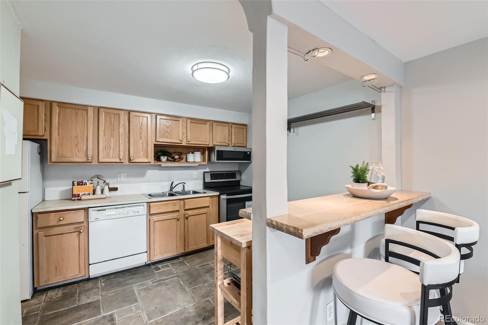 MLS Image #2 for 1008 n corona street 205,denver, Colorado