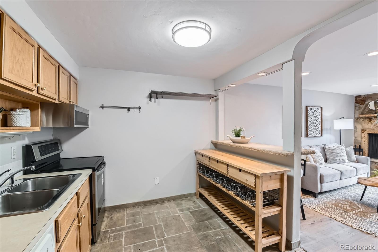 MLS Image #3 for 1008 n corona street 205,denver, Colorado