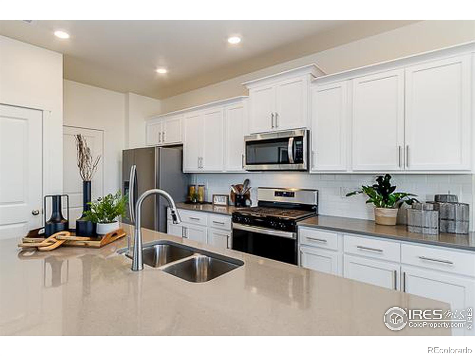 MLS Image #10 for 889  crest street,lochbuie, Colorado