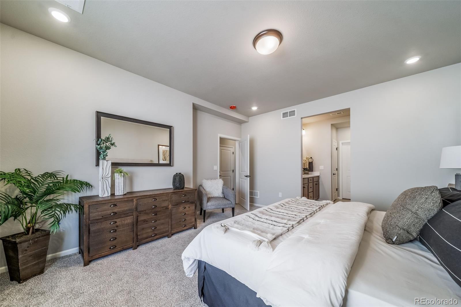 MLS Image #10 for 21927 e 51st drive,aurora, Colorado