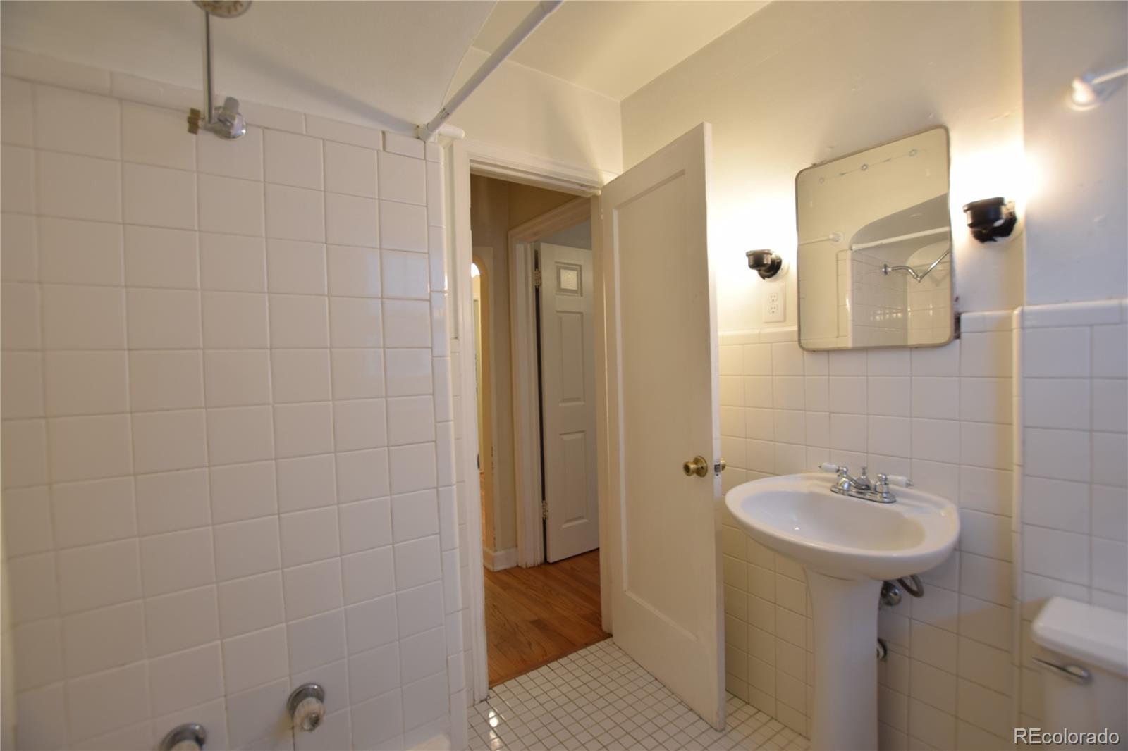 MLS Image #10 for 1409 s clermont street,denver, Colorado