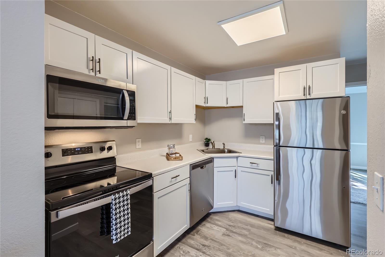 MLS Image #7 for 185 s sable boulevard,aurora, Colorado