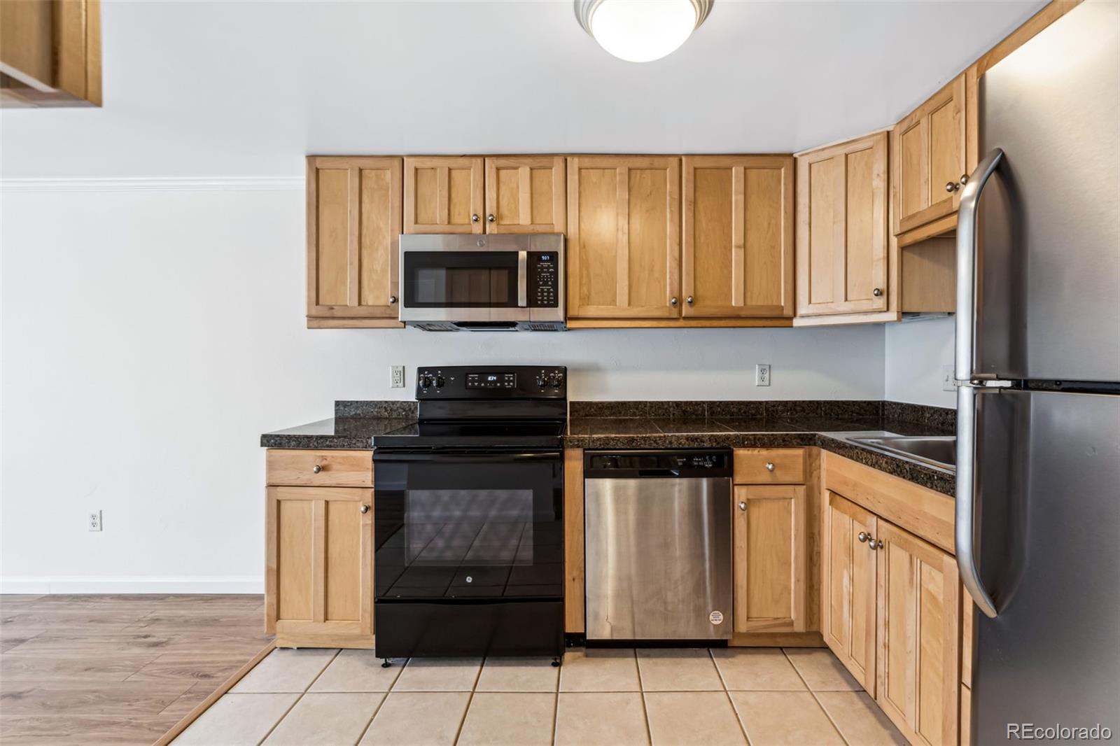 MLS Image #12 for 969 s pearl street,denver, Colorado