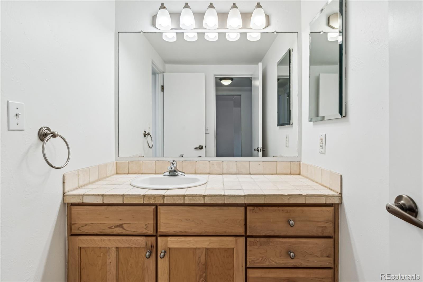 MLS Image #22 for 969 s pearl street,denver, Colorado