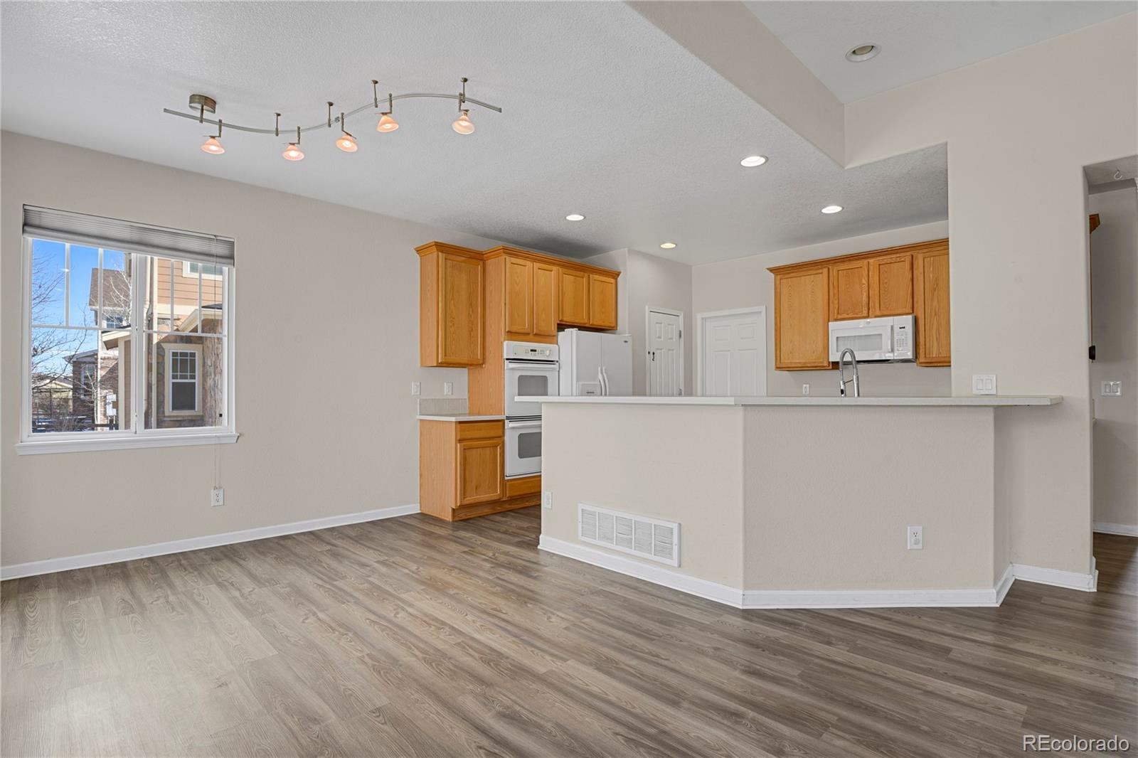 MLS Image #11 for 247 n coolidge way,aurora, Colorado