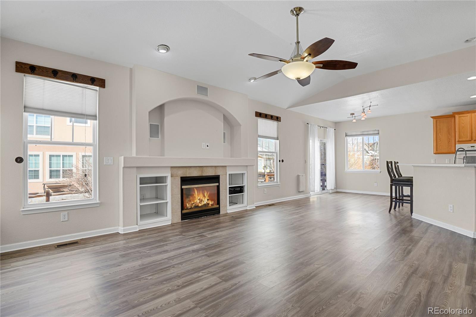 MLS Image #5 for 247 n coolidge way,aurora, Colorado