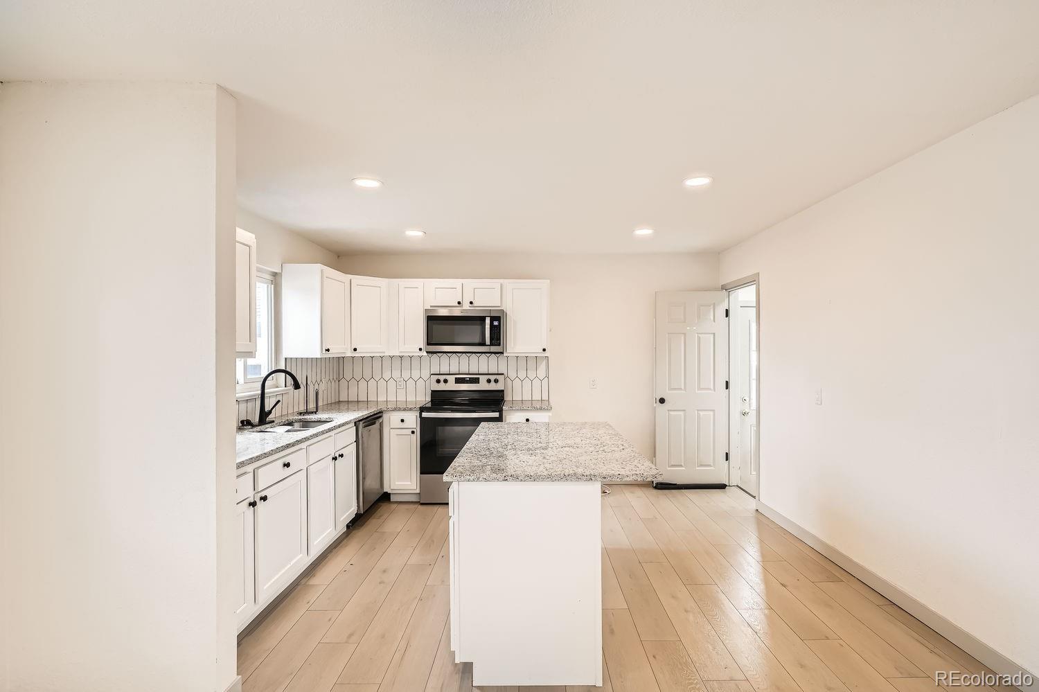 MLS Image #11 for 3361 s dahlia street,denver, Colorado