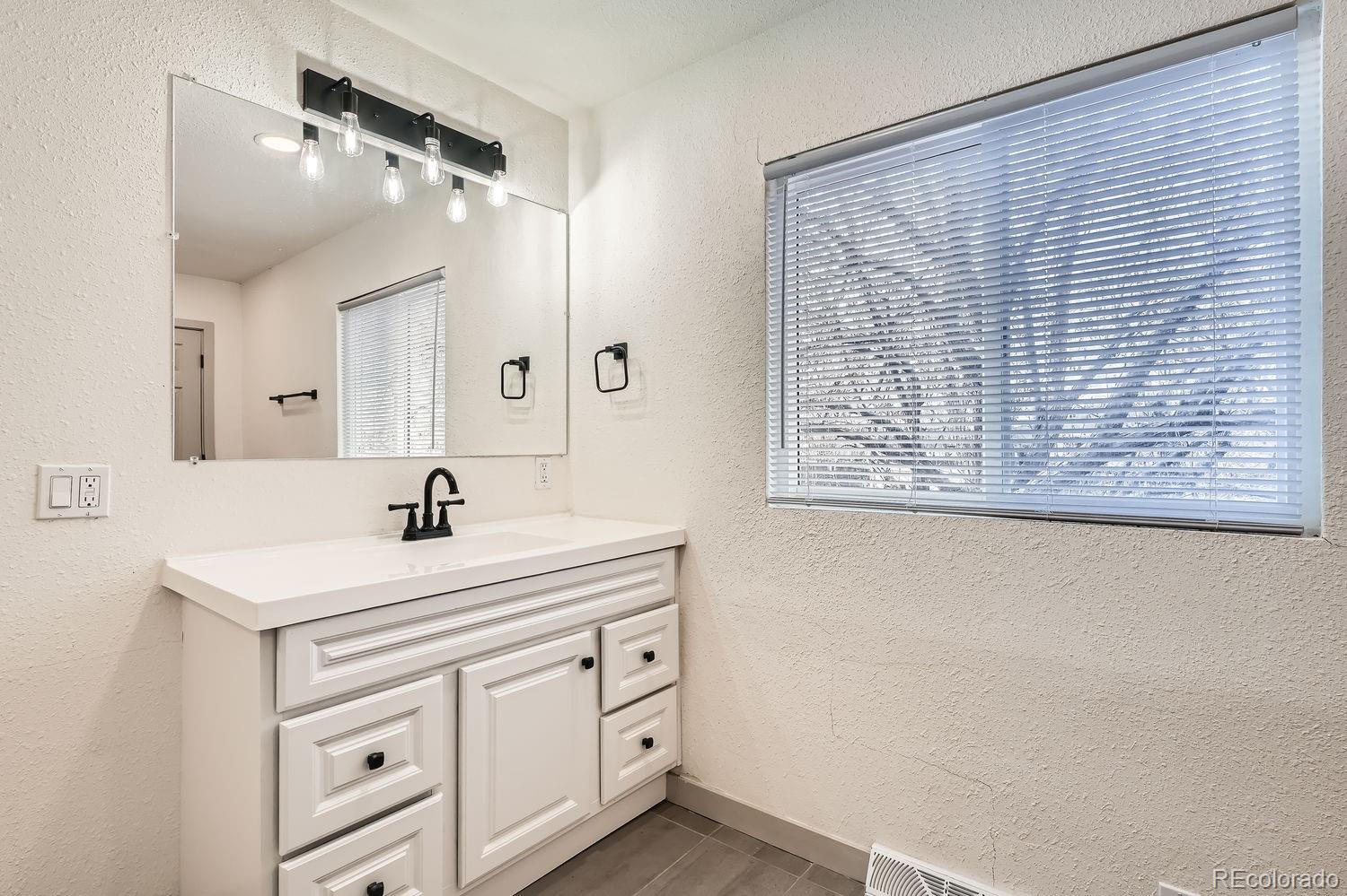 MLS Image #18 for 3361 s dahlia street,denver, Colorado