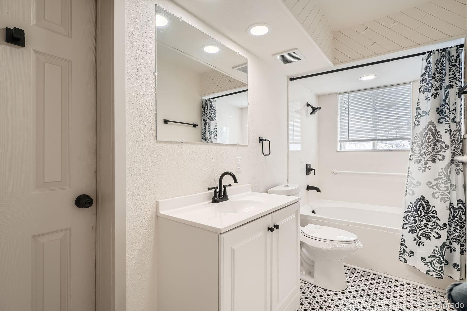 MLS Image #24 for 3361 s dahlia street,denver, Colorado
