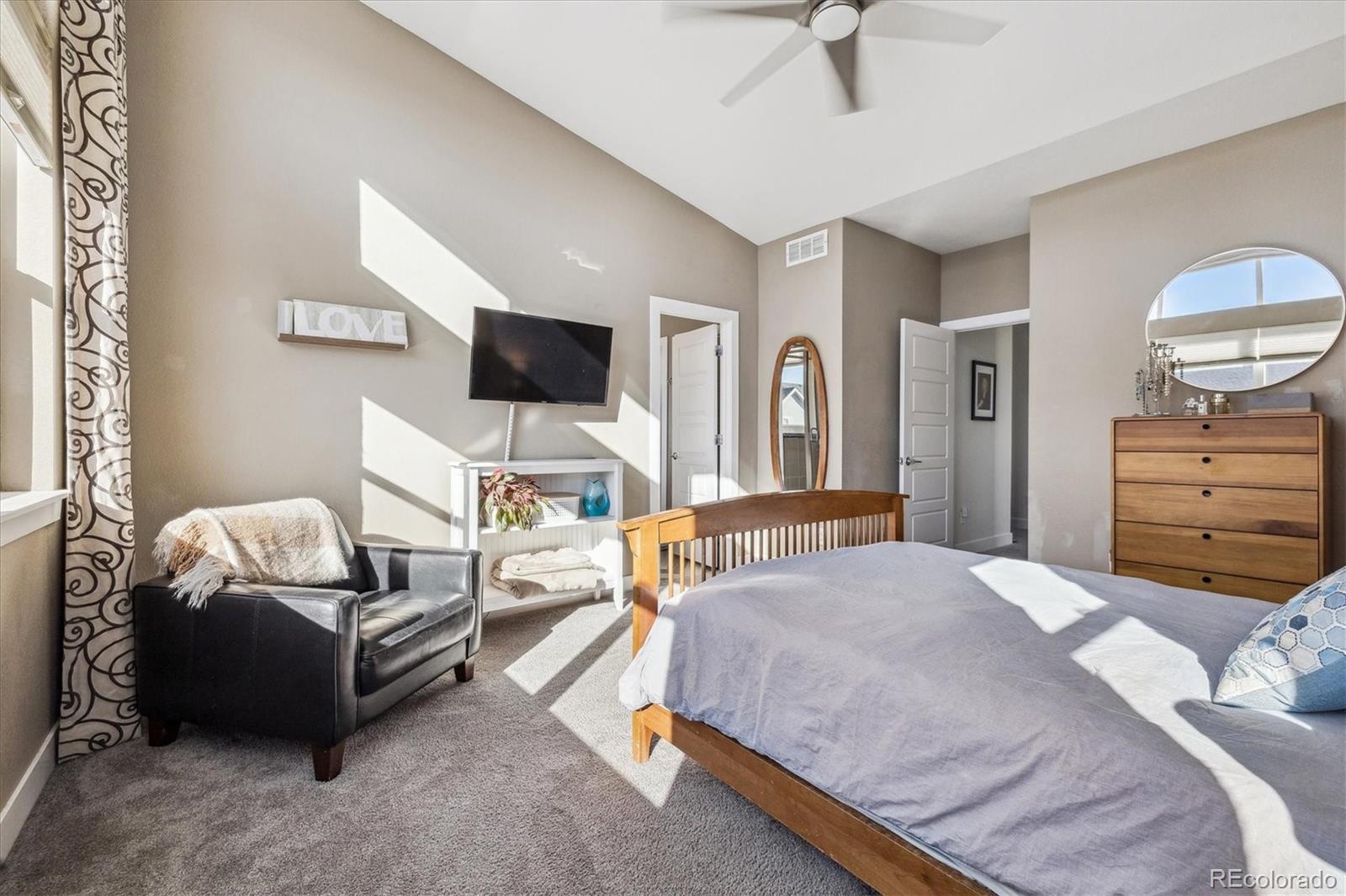 MLS Image #14 for 10610 e 26th avenue,aurora, Colorado