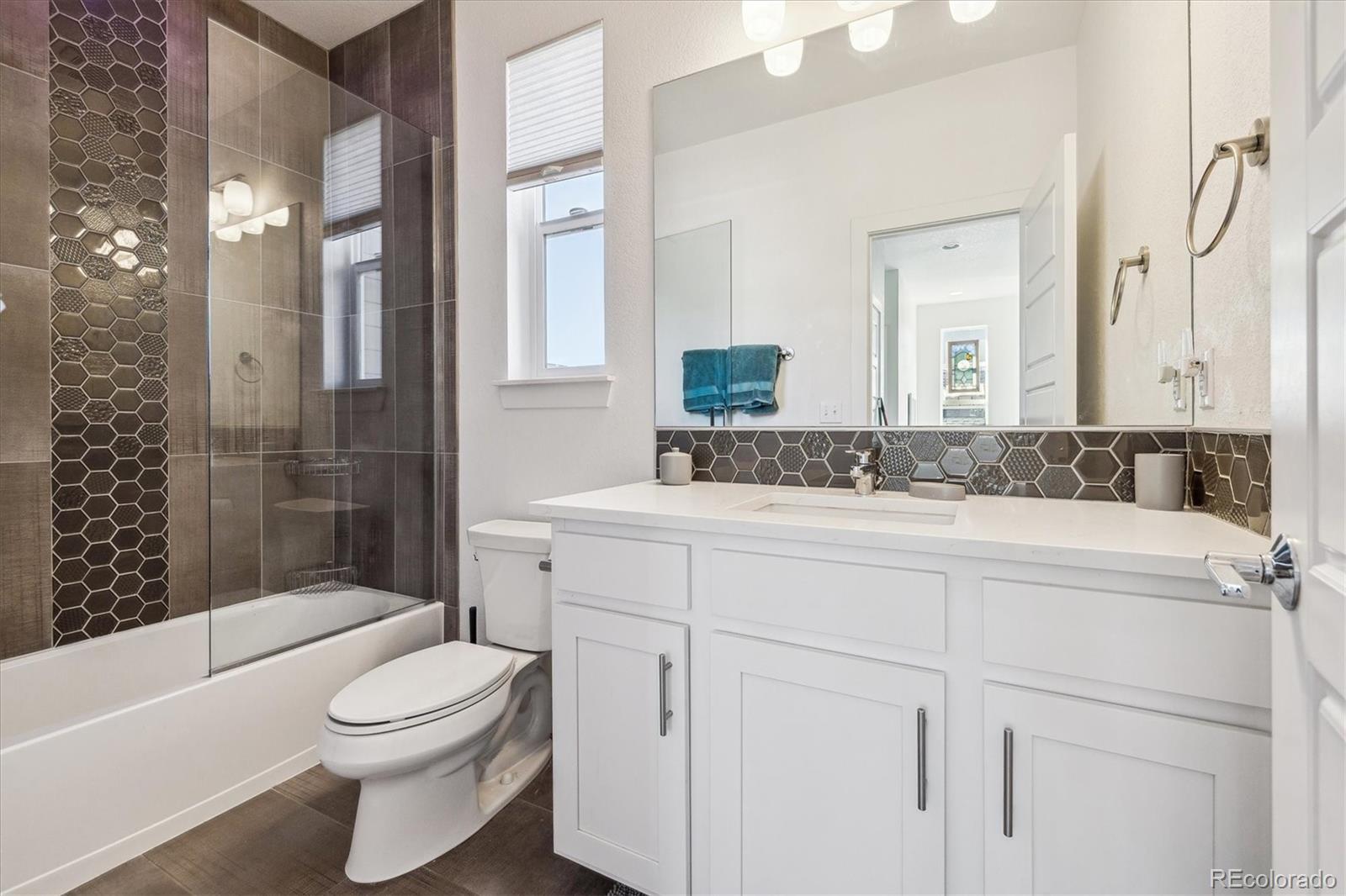 MLS Image #37 for 10610 e 26th avenue,aurora, Colorado
