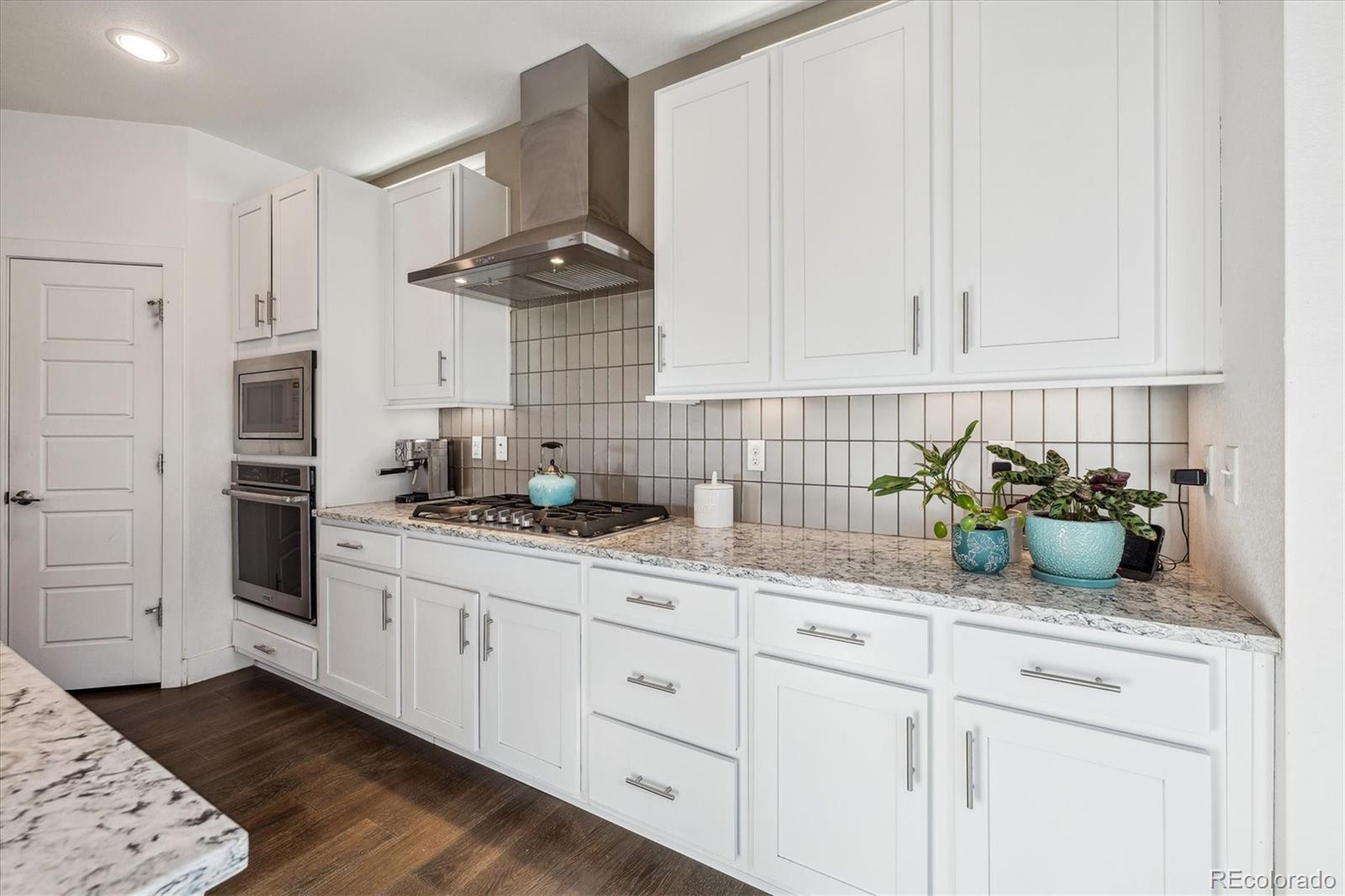 MLS Image #9 for 10610 e 26th avenue,aurora, Colorado
