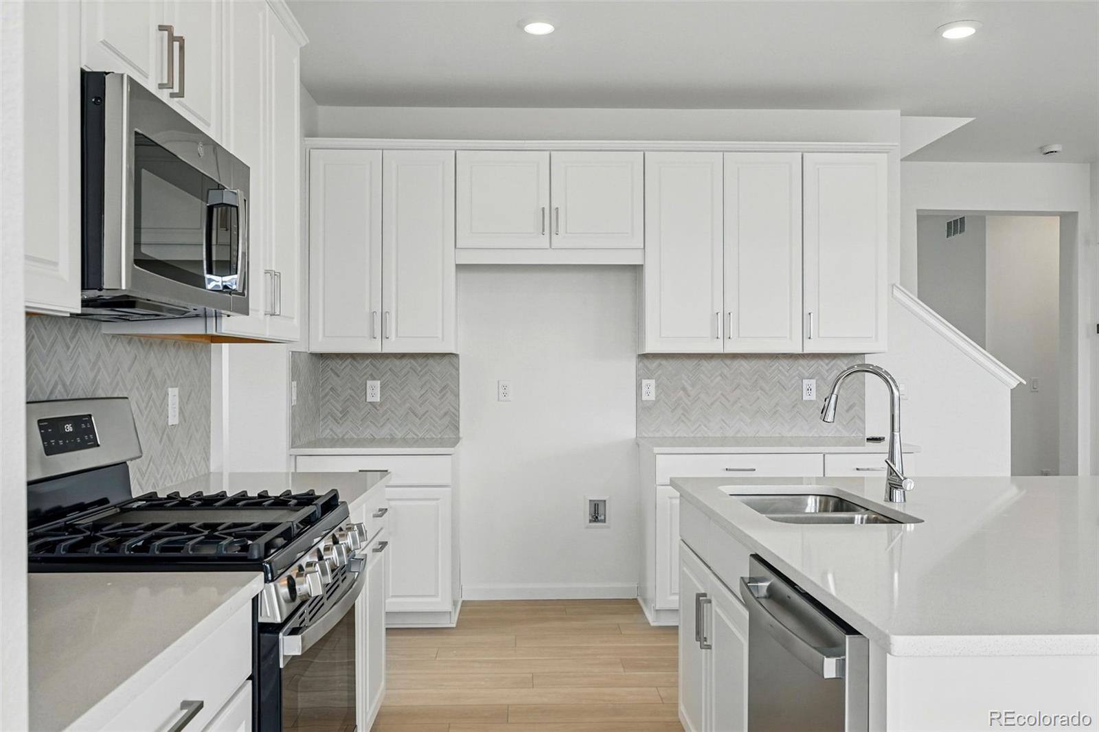 MLS Image #13 for 39682  penn road,elizabeth, Colorado