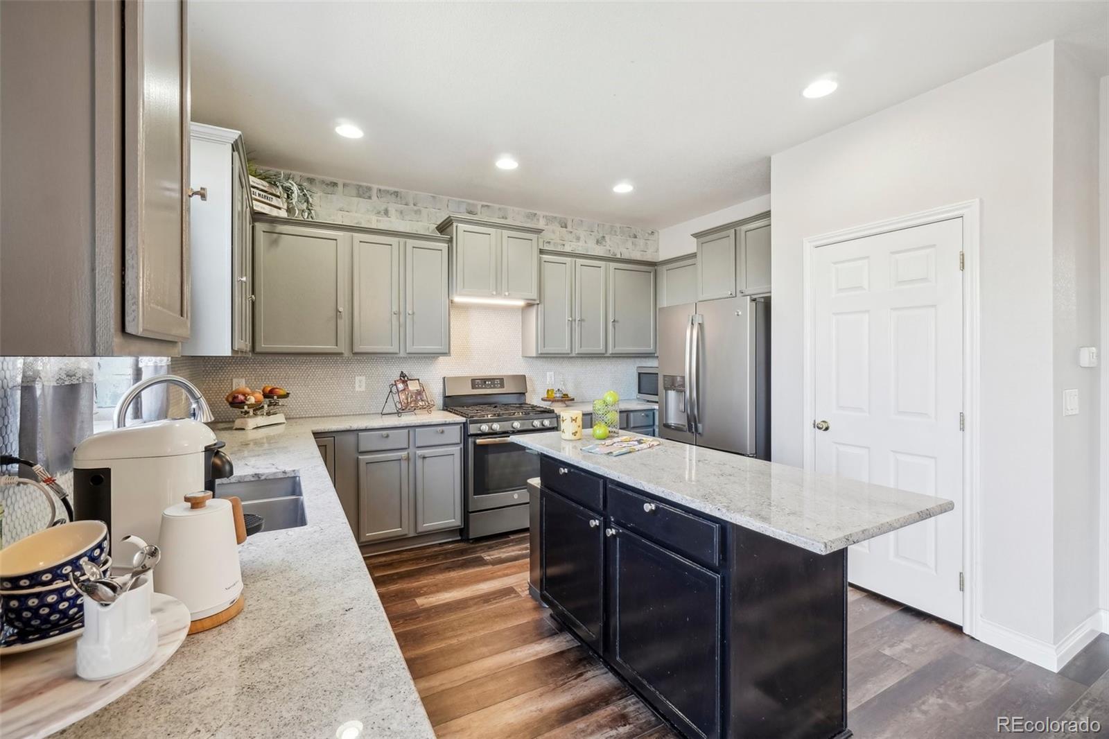 MLS Image #10 for 25123 e 5th avenue,aurora, Colorado