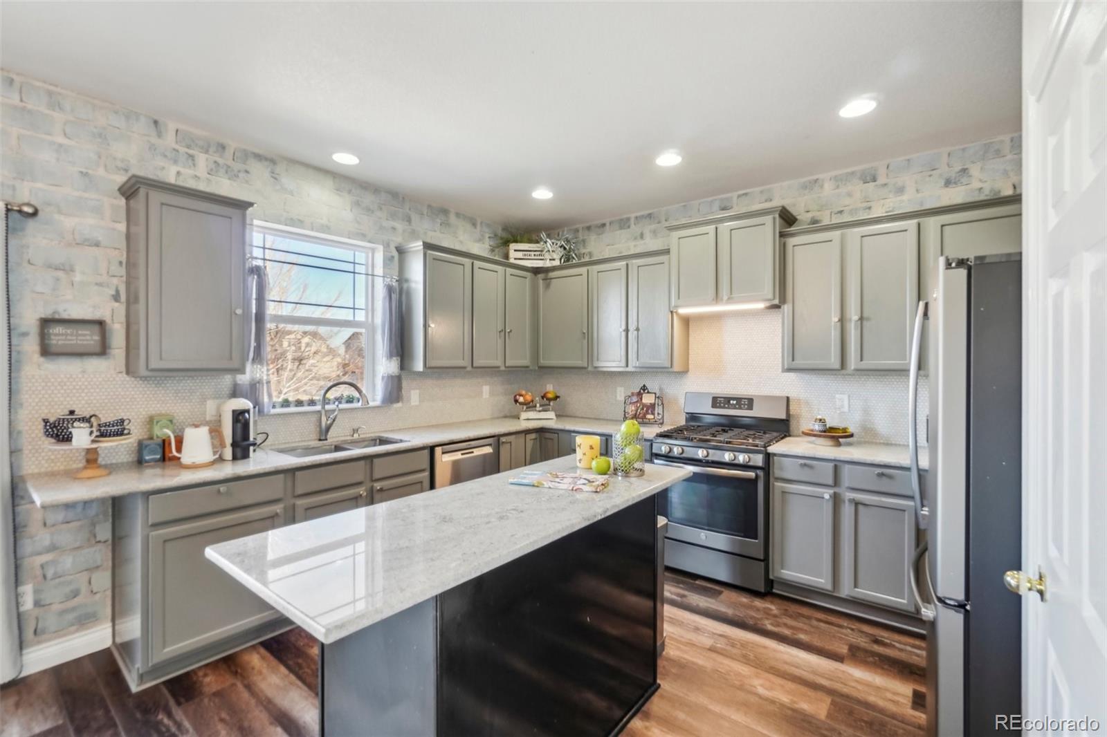 MLS Image #11 for 25123 e 5th avenue,aurora, Colorado