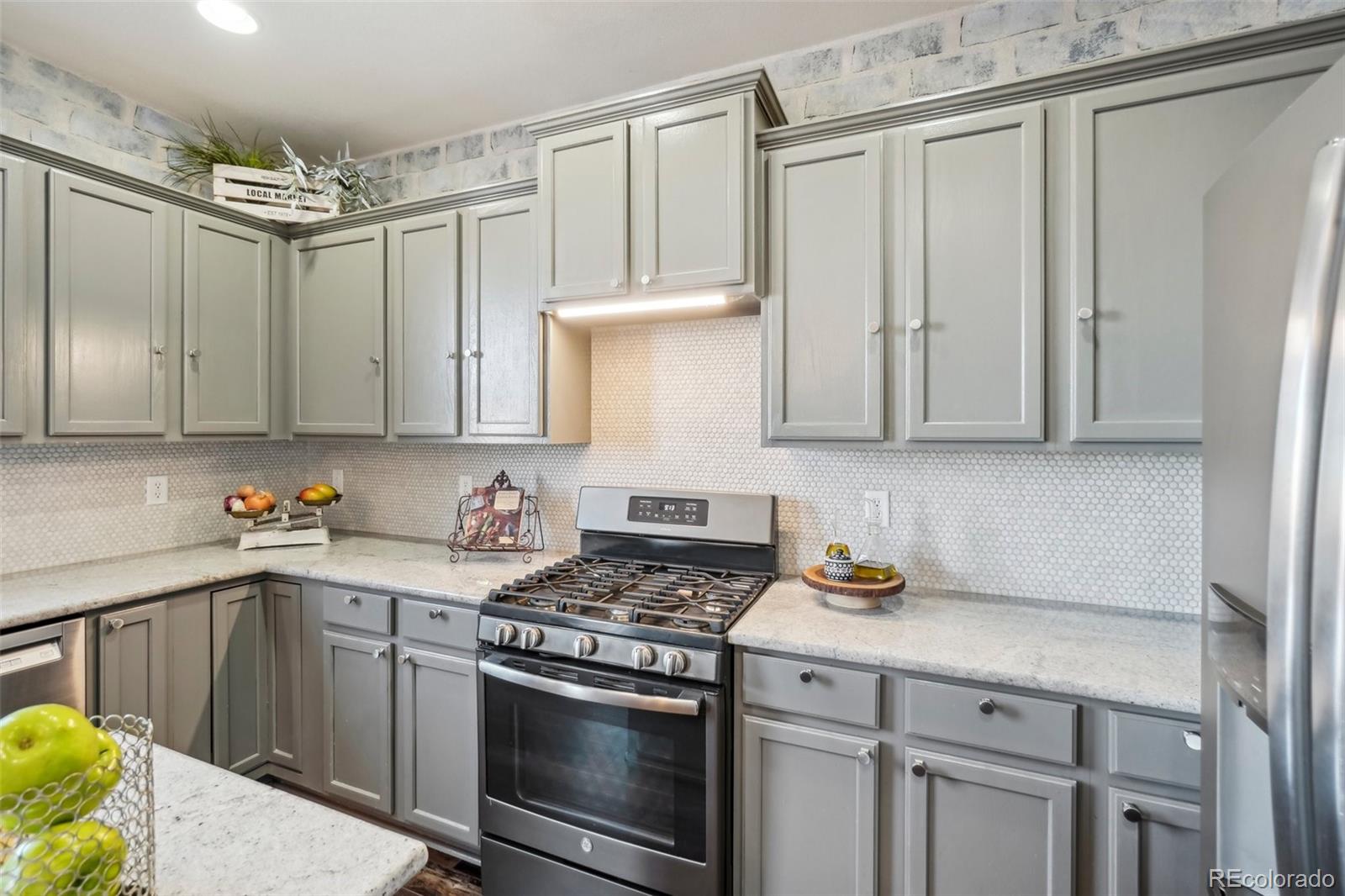 MLS Image #9 for 25123 e 5th avenue,aurora, Colorado