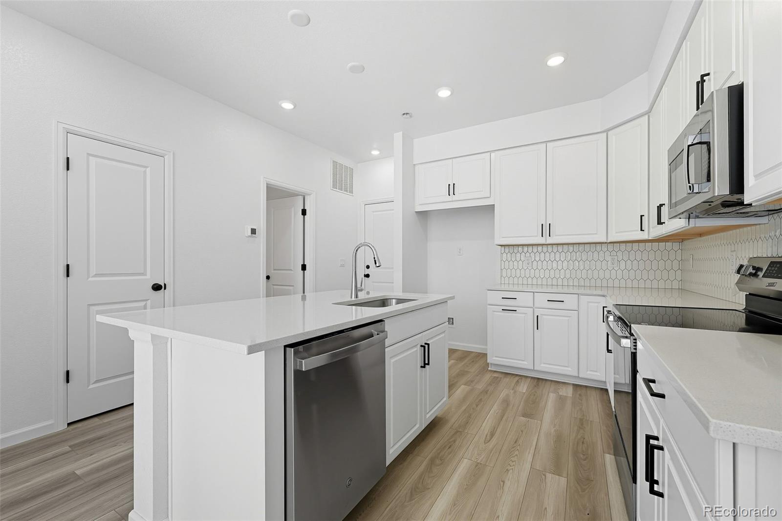 MLS Image #11 for 17145 w 91st lane,arvada, Colorado