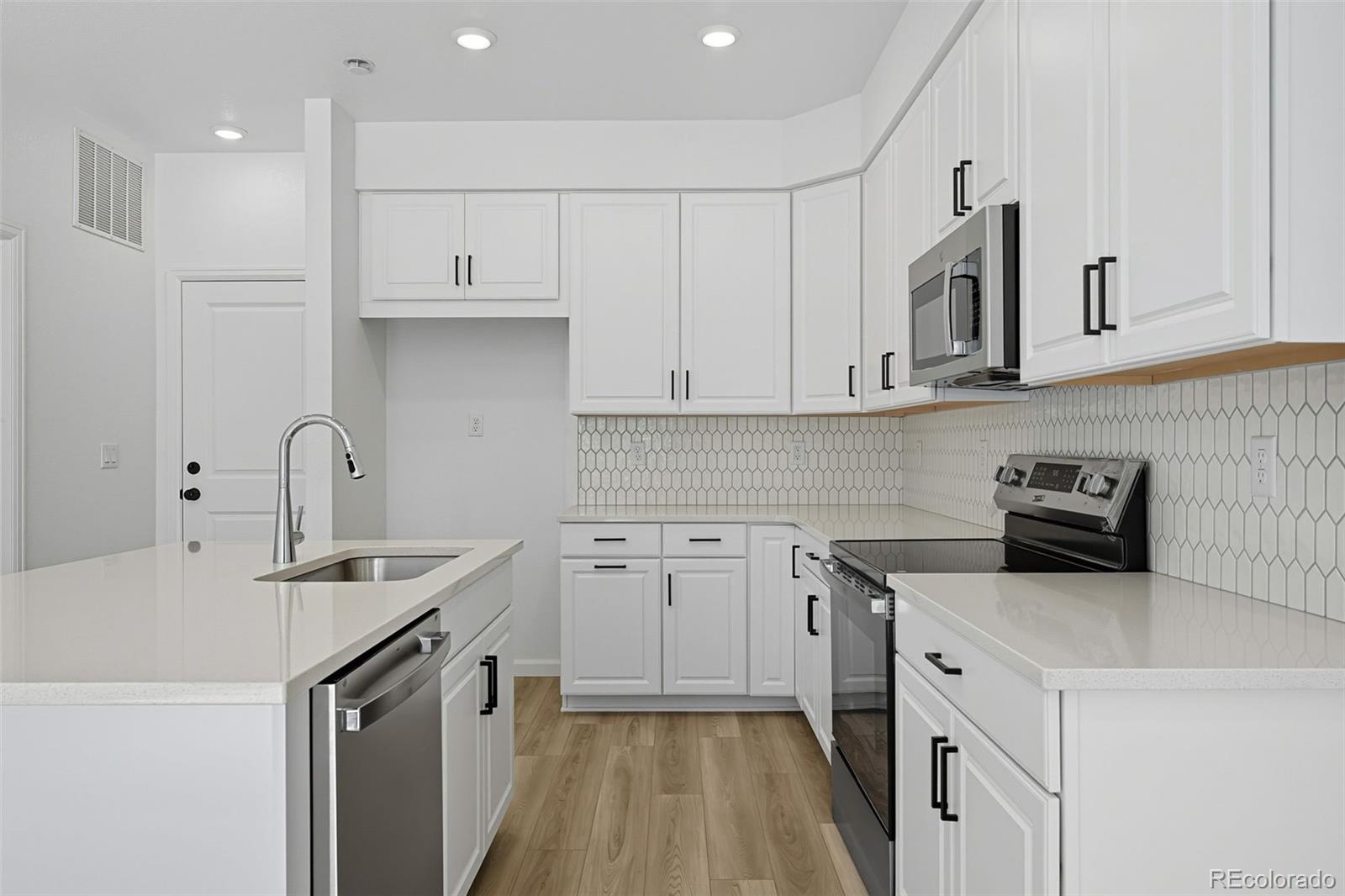 MLS Image #7 for 17145 w 91st lane,arvada, Colorado