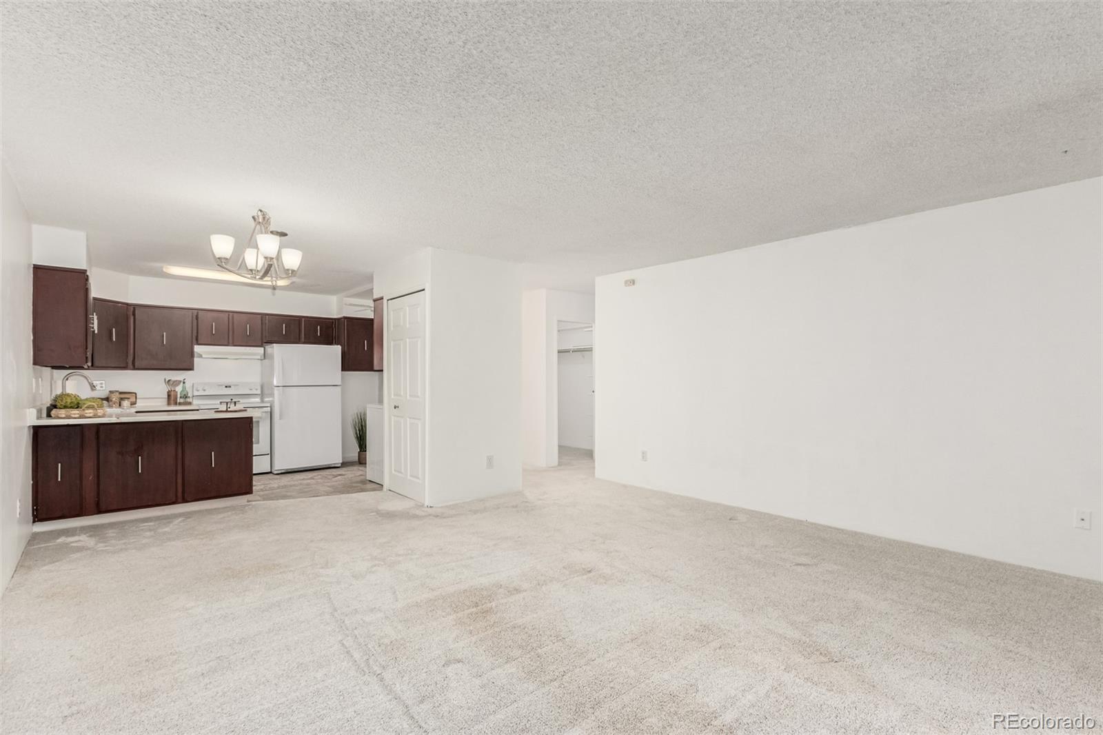 MLS Image #12 for 3450 s poplar street,denver, Colorado