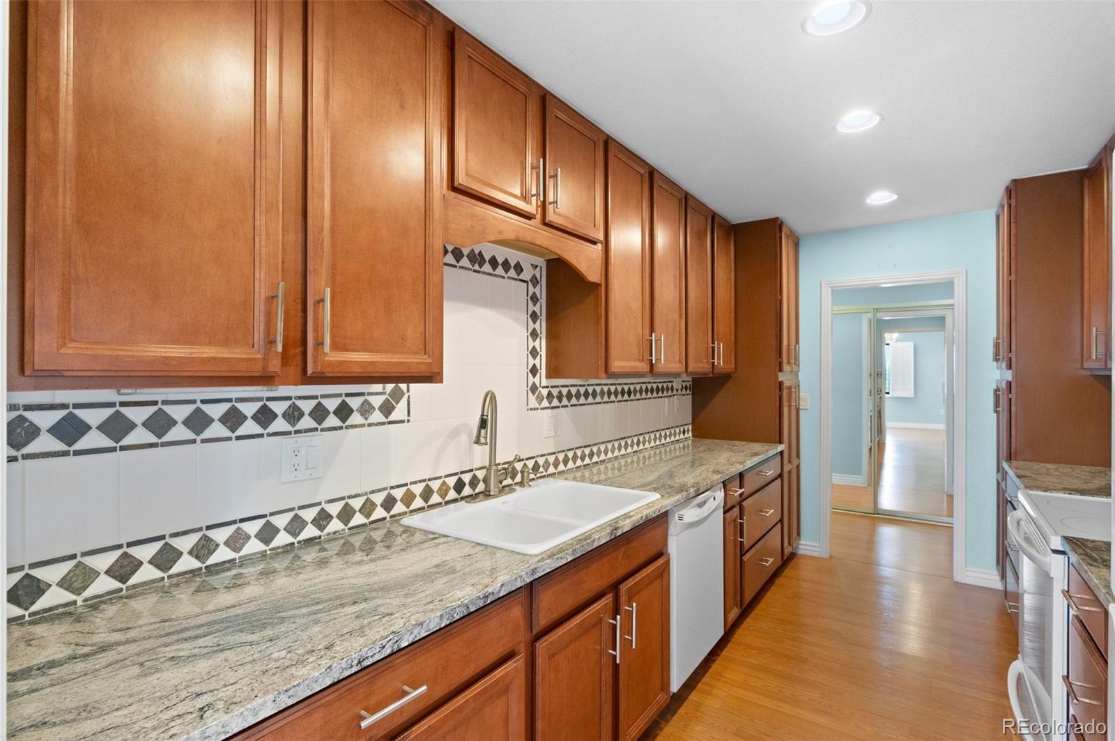 MLS Image #14 for 7877 e mississippi avenue,denver, Colorado