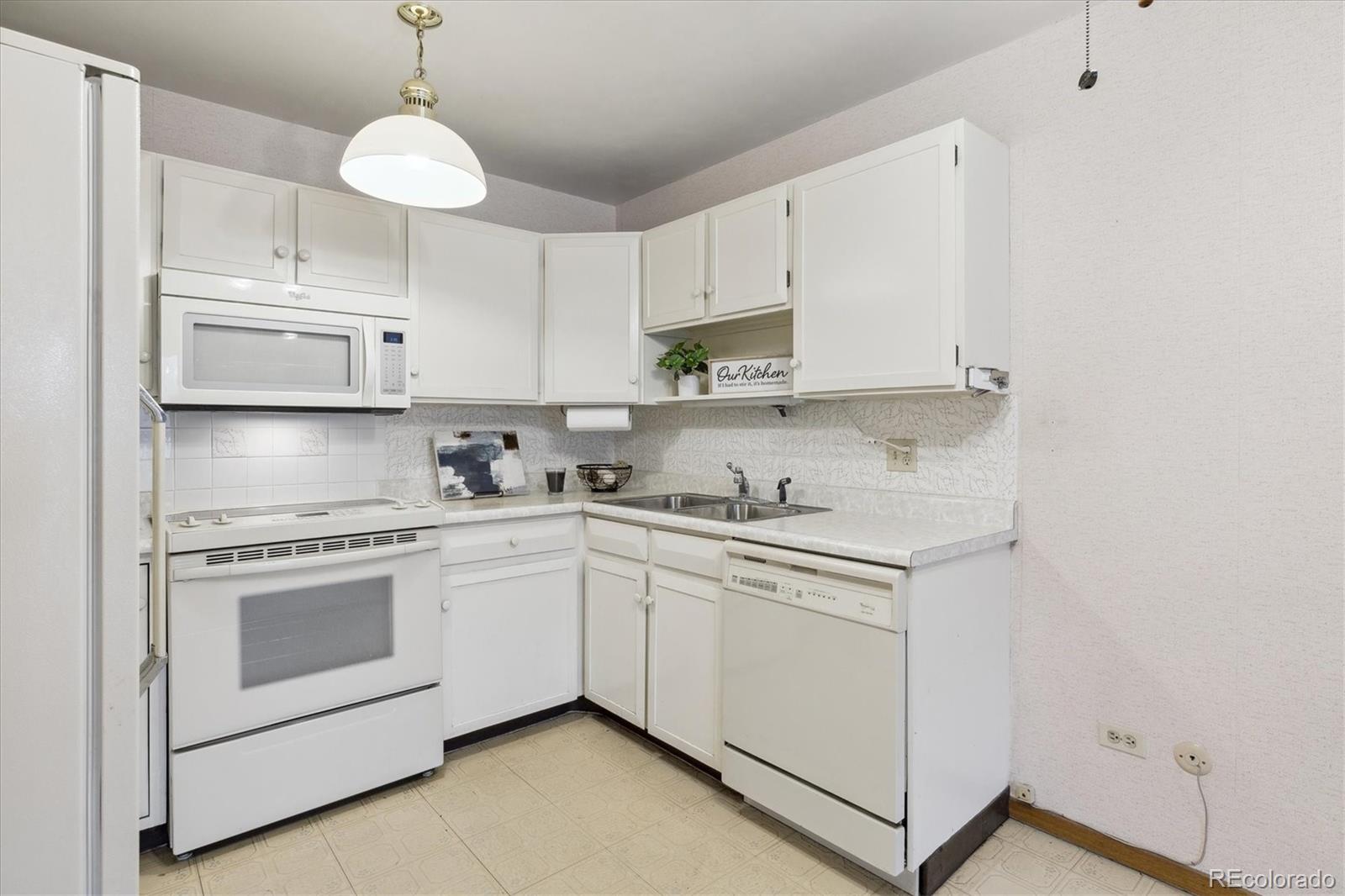 MLS Image #3 for 665 s alton way,denver, Colorado