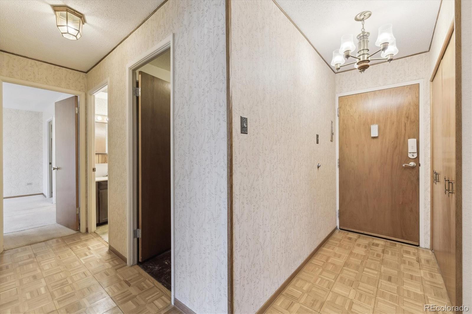 MLS Image #5 for 665 s alton way,denver, Colorado