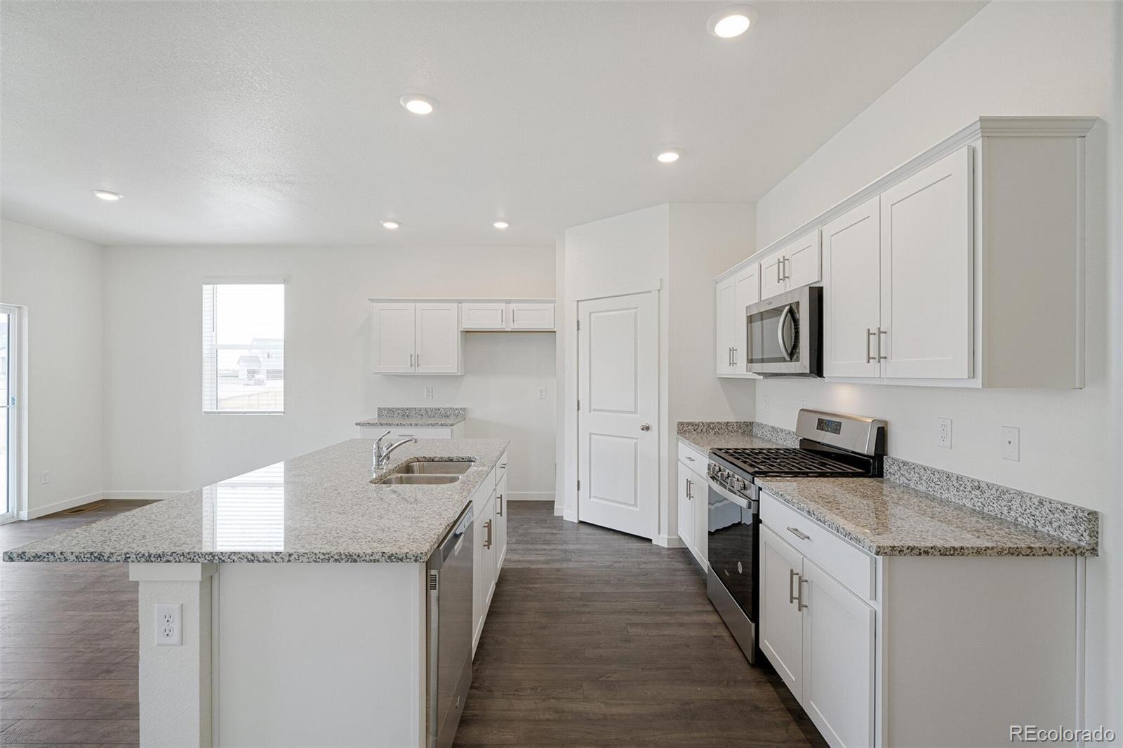 MLS Image #13 for 862  crest street,lochbuie, Colorado