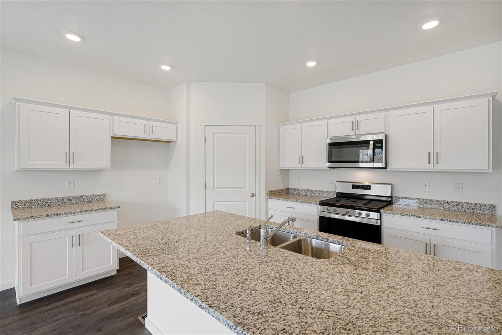 MLS Image #14 for 862  crest street,lochbuie, Colorado