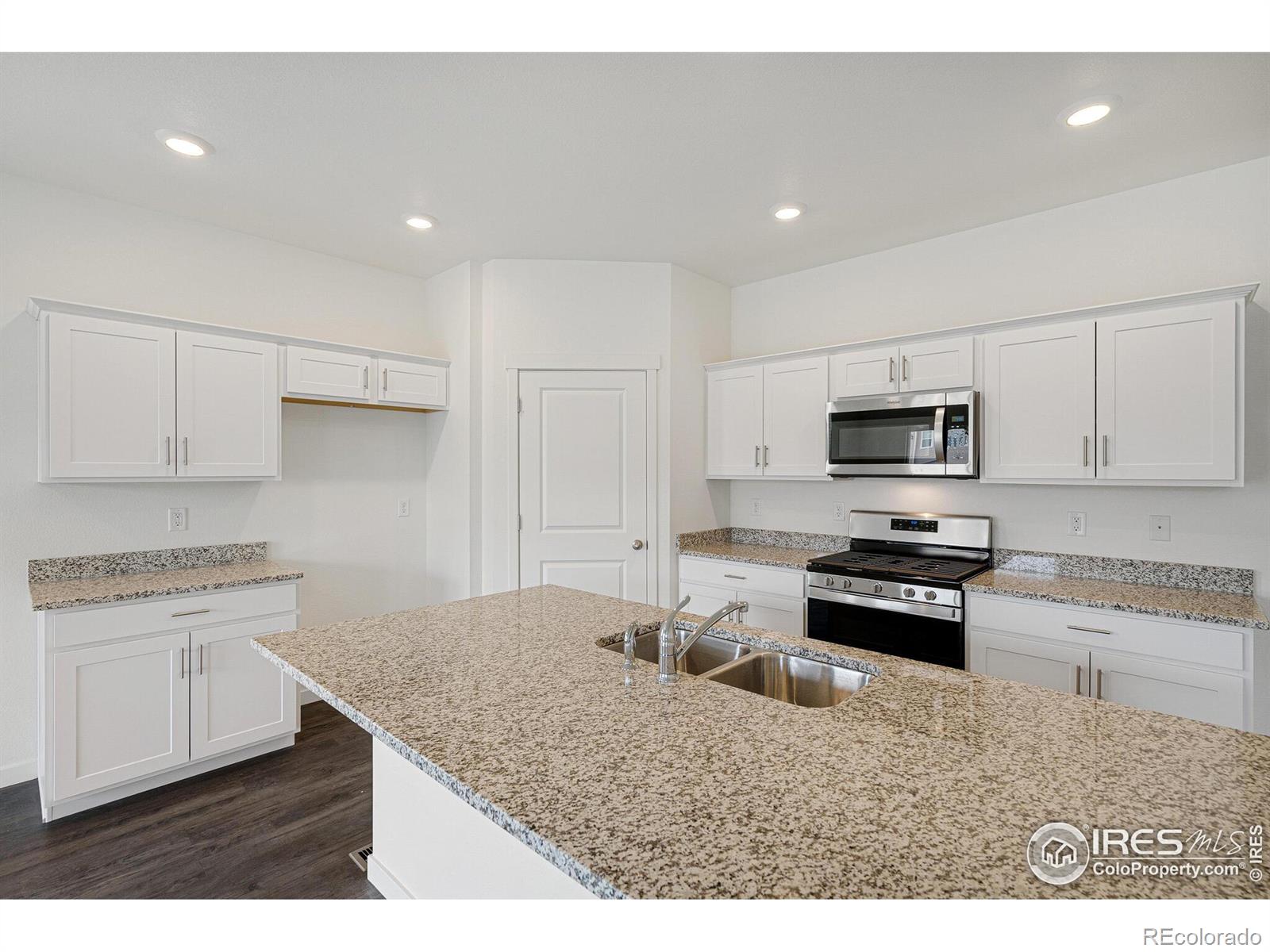 MLS Image #17 for 862  crest street,lochbuie, Colorado