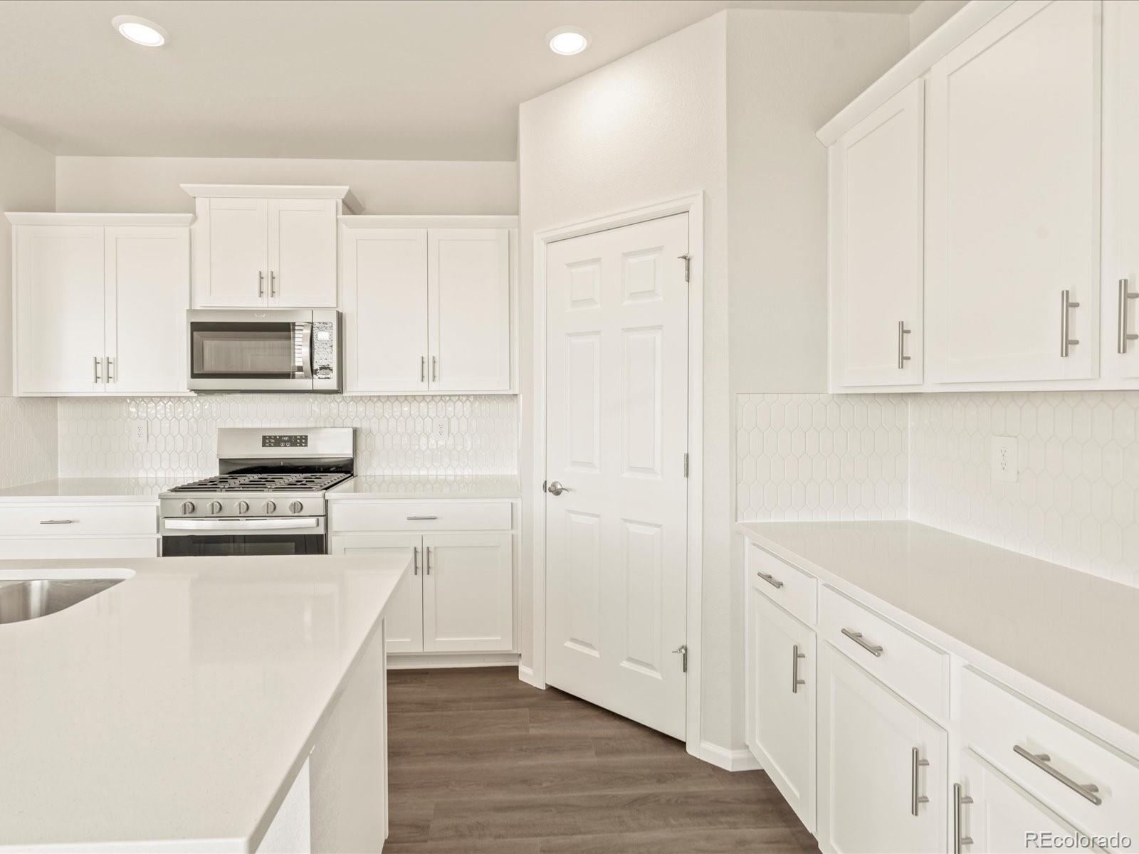 MLS Image #4 for 1935  coolidge way,aurora, Colorado
